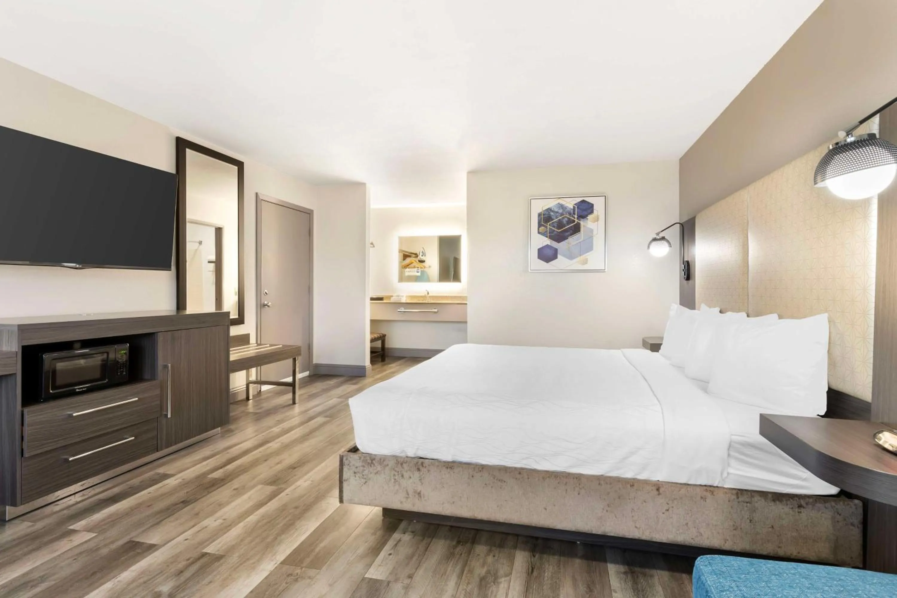 Bedroom, Bed in Best Western Marina State Beach