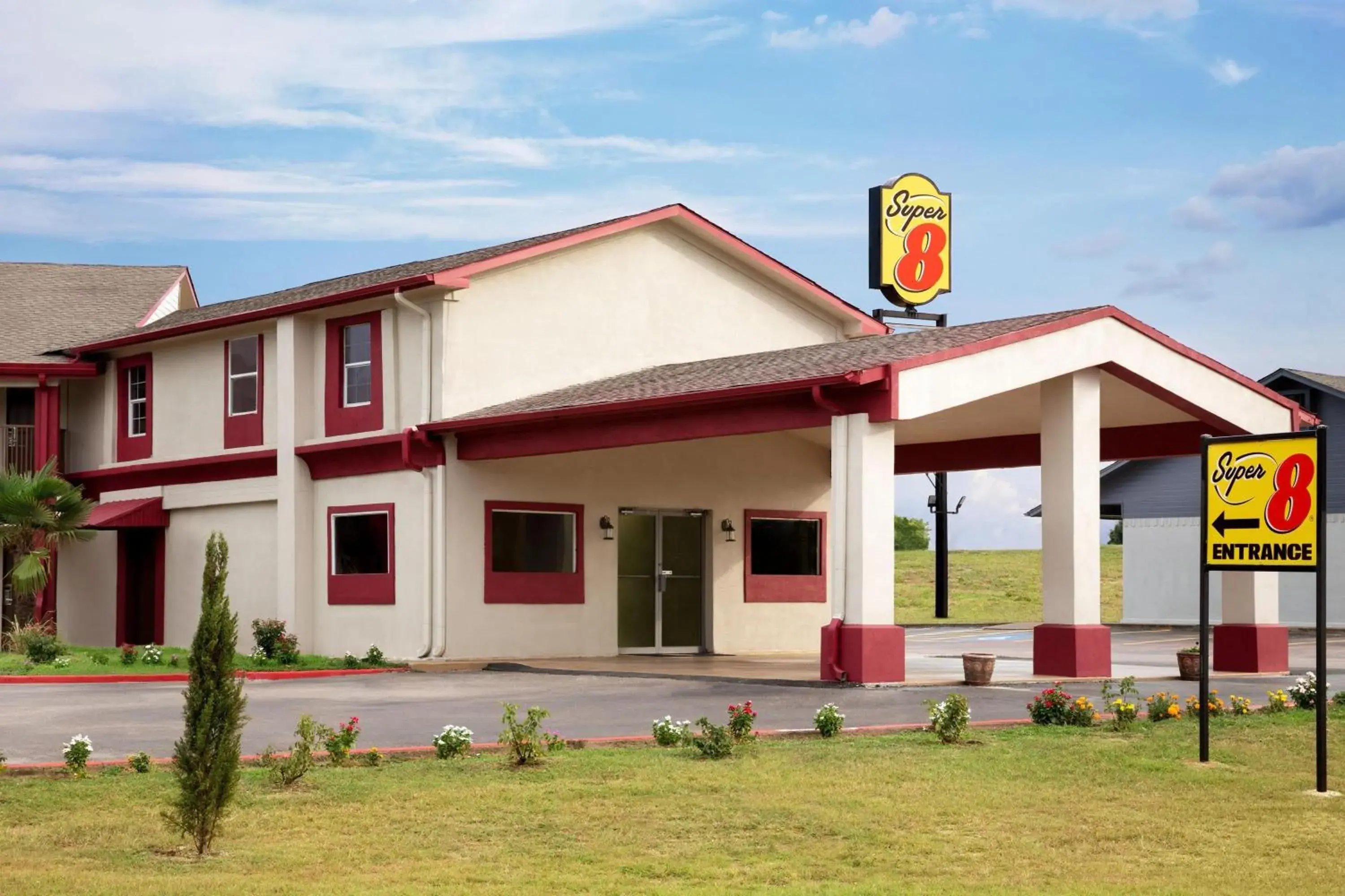 Property building in Super 8 by Wyndham Corsicana Property building in Super 8 by Wyndham Corsicana