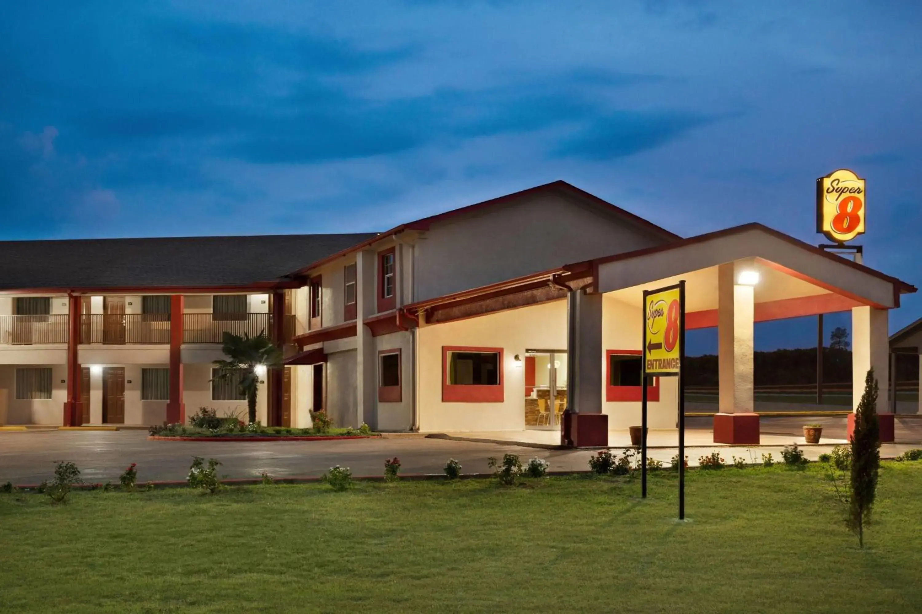 Property building in Super 8 by Wyndham Corsicana Property building in Super 8 by Wyndham Corsicana