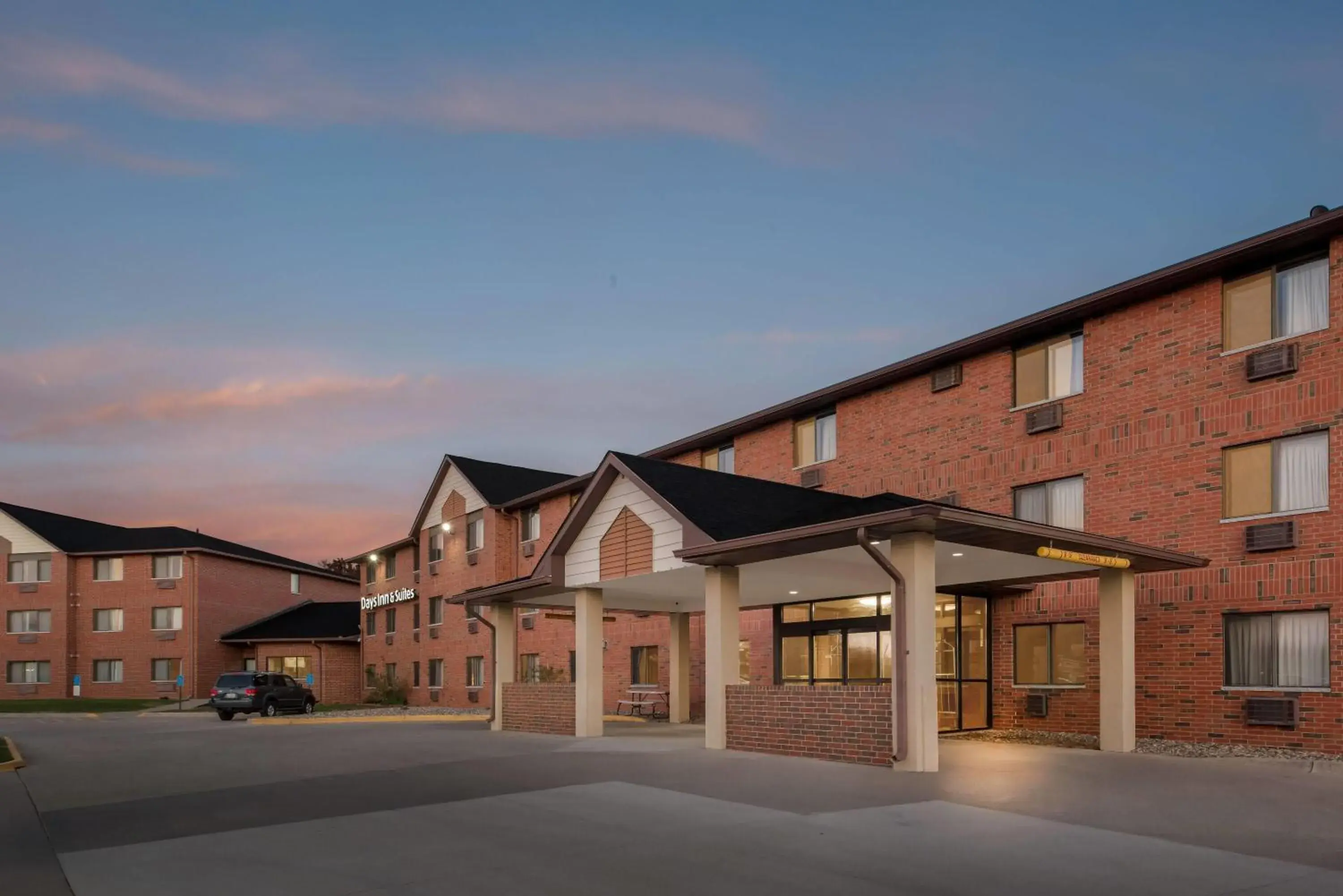 Days Inn & Suites by Wyndham Des Moines Airport Days Inn & Suites by Wyndham Des Moines Airport