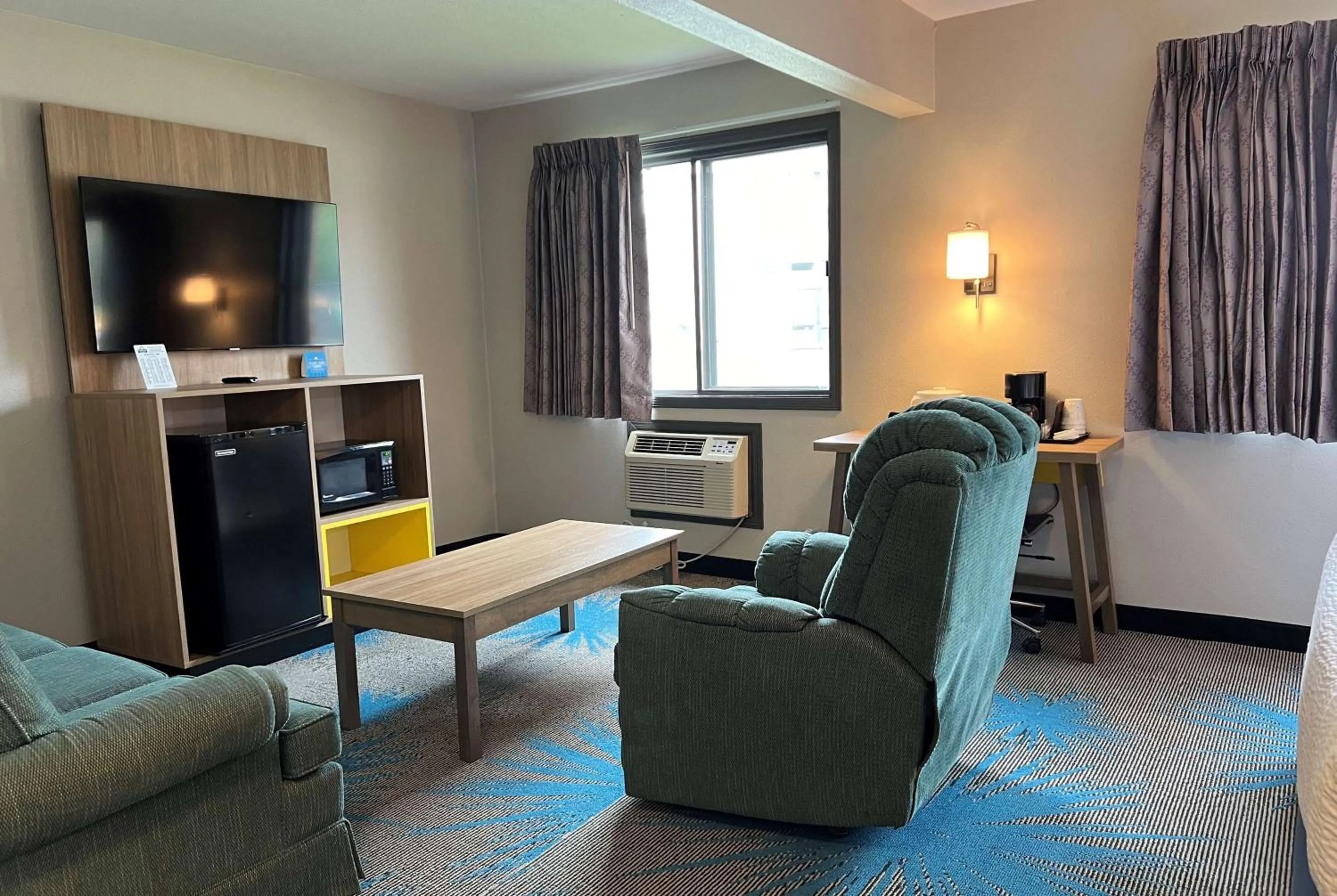 Photo of the whole room in Days Inn & Suites by Wyndham Des Moines Airport