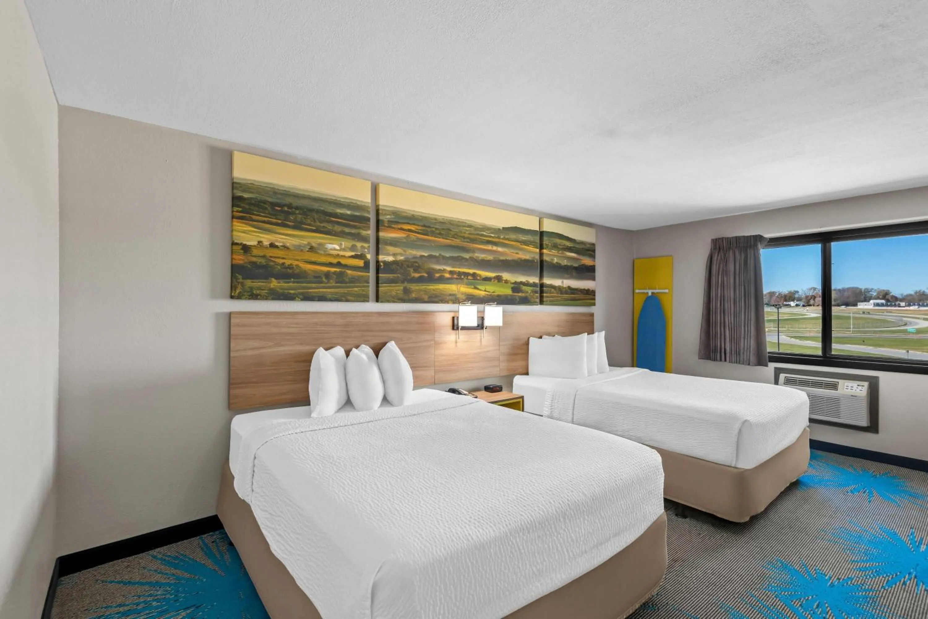Bed in Days Inn & Suites by Wyndham Des Moines Airport