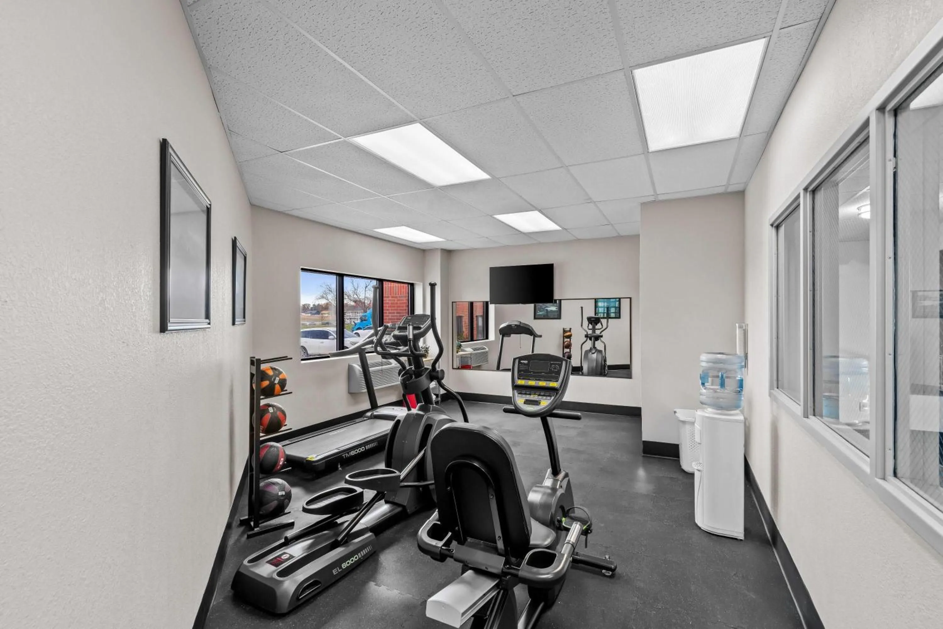 Fitness centre/facilities in Days Inn & Suites by Wyndham Des Moines Airport