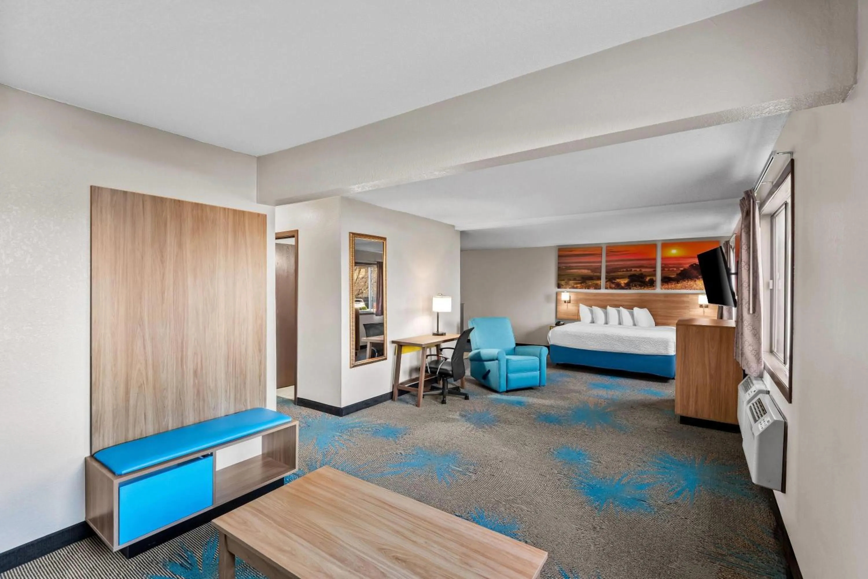 Bath, Bed in Days Inn & Suites by Wyndham Des Moines Airport