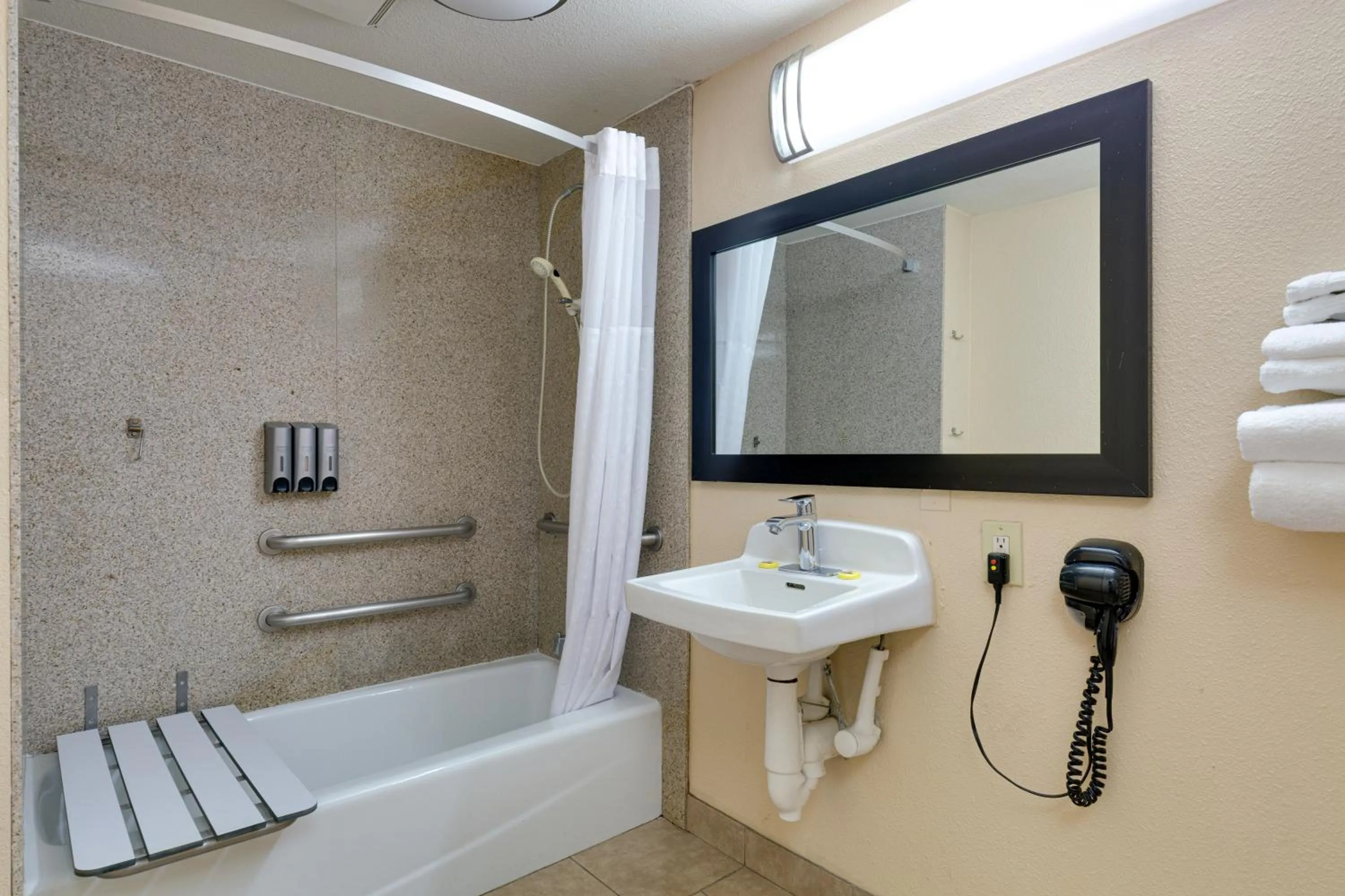 Bathroom in Hotel Seville - Ontario Airport/Chino