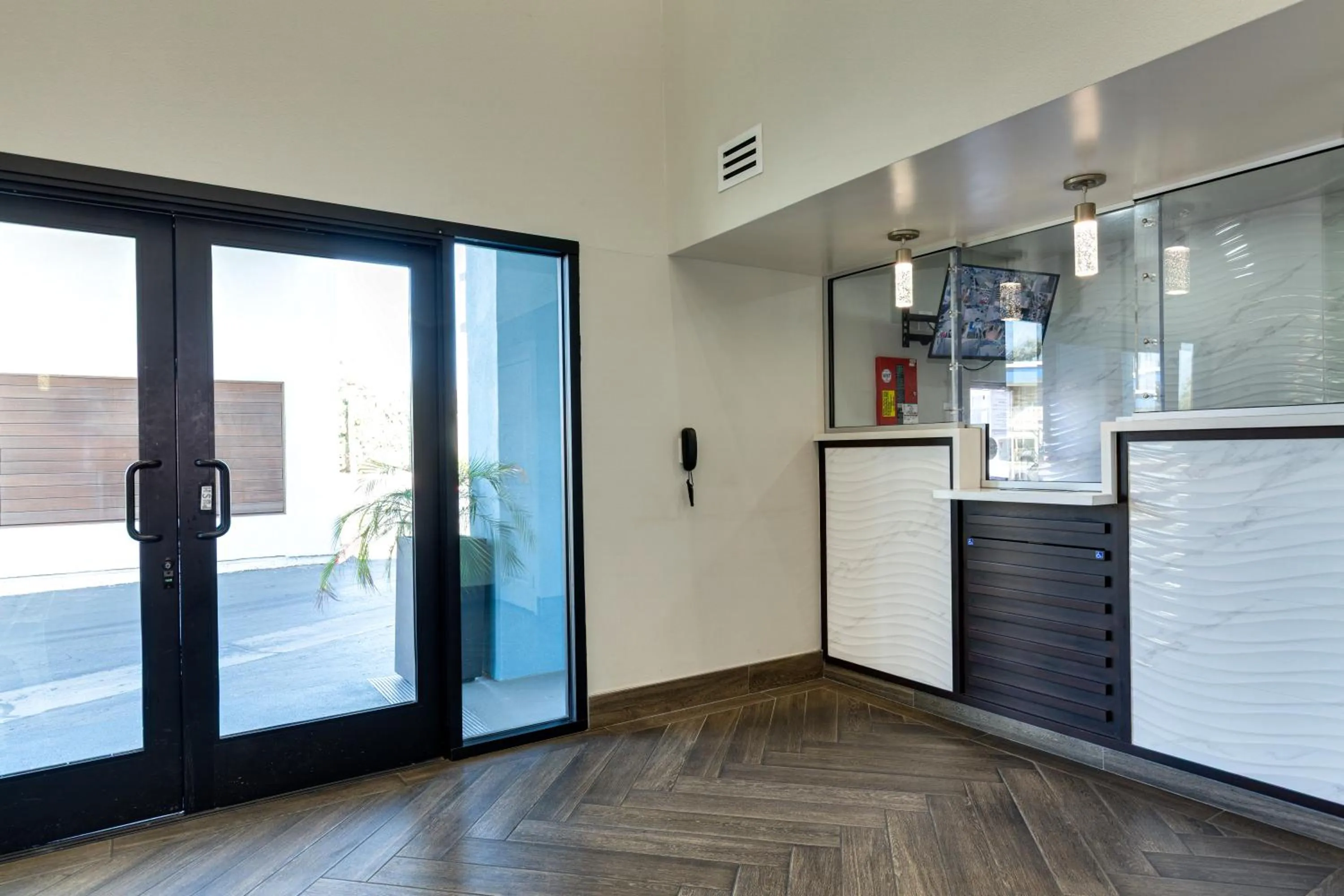 Lobby or reception in Hotel Seville - Ontario Airport/Chino