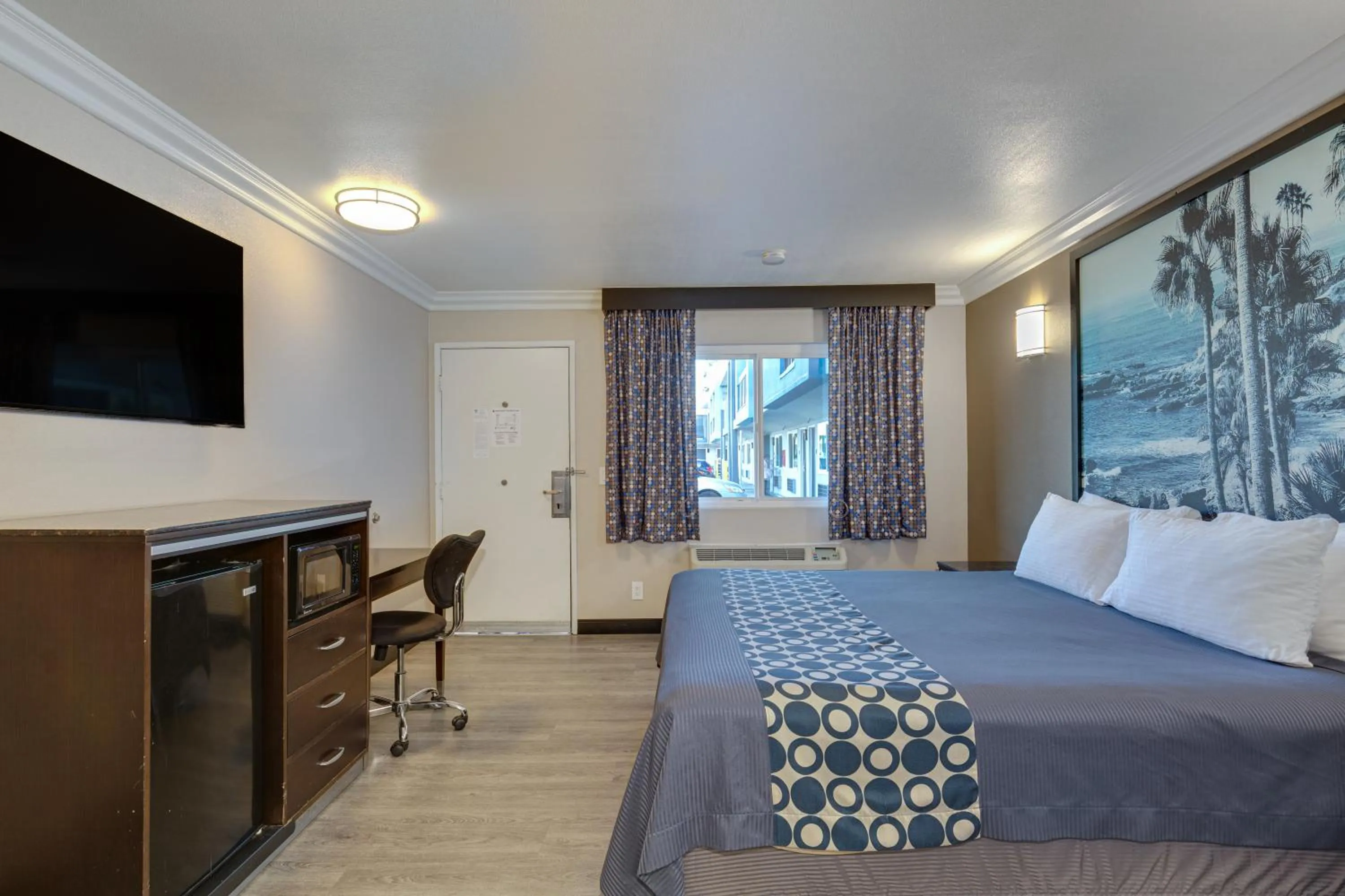 Photo of the whole room, Bed in Hotel Seville - Ontario Airport/Chino