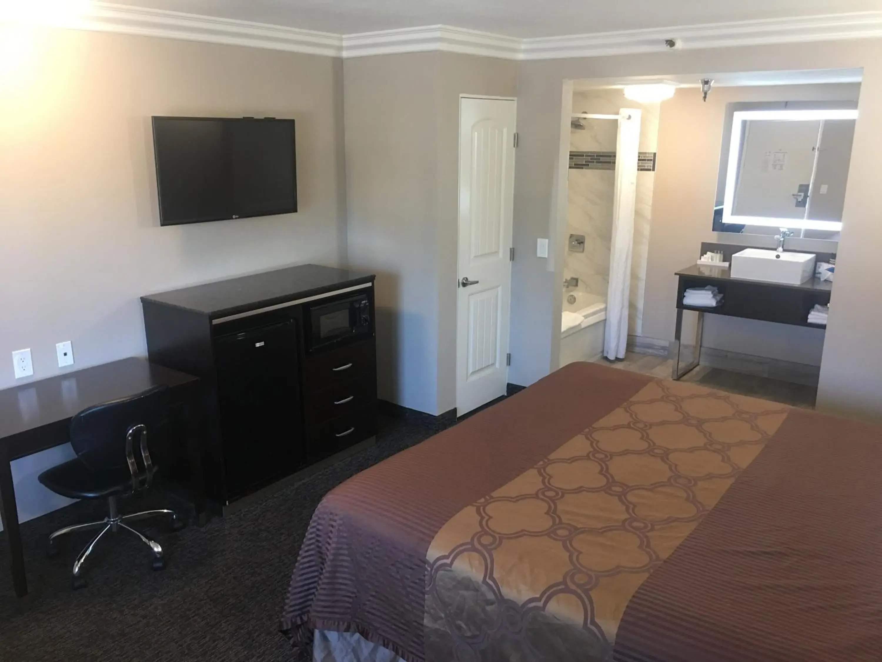 Bed in Hotel Seville - Ontario Airport/Chino Bed in Hotel Seville - Ontario Airport/Chino