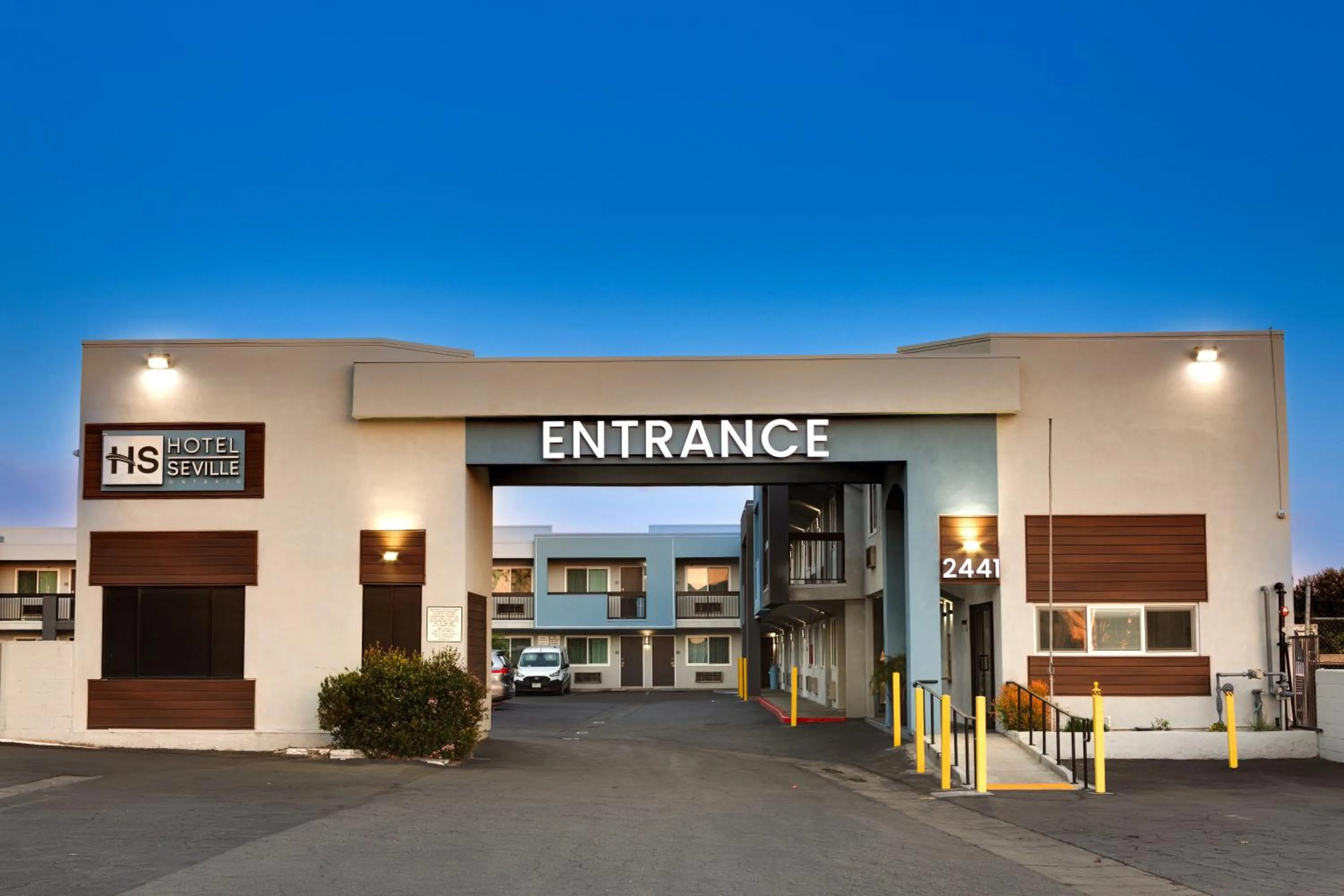 Property building in Hotel Seville - Ontario Airport/Chino