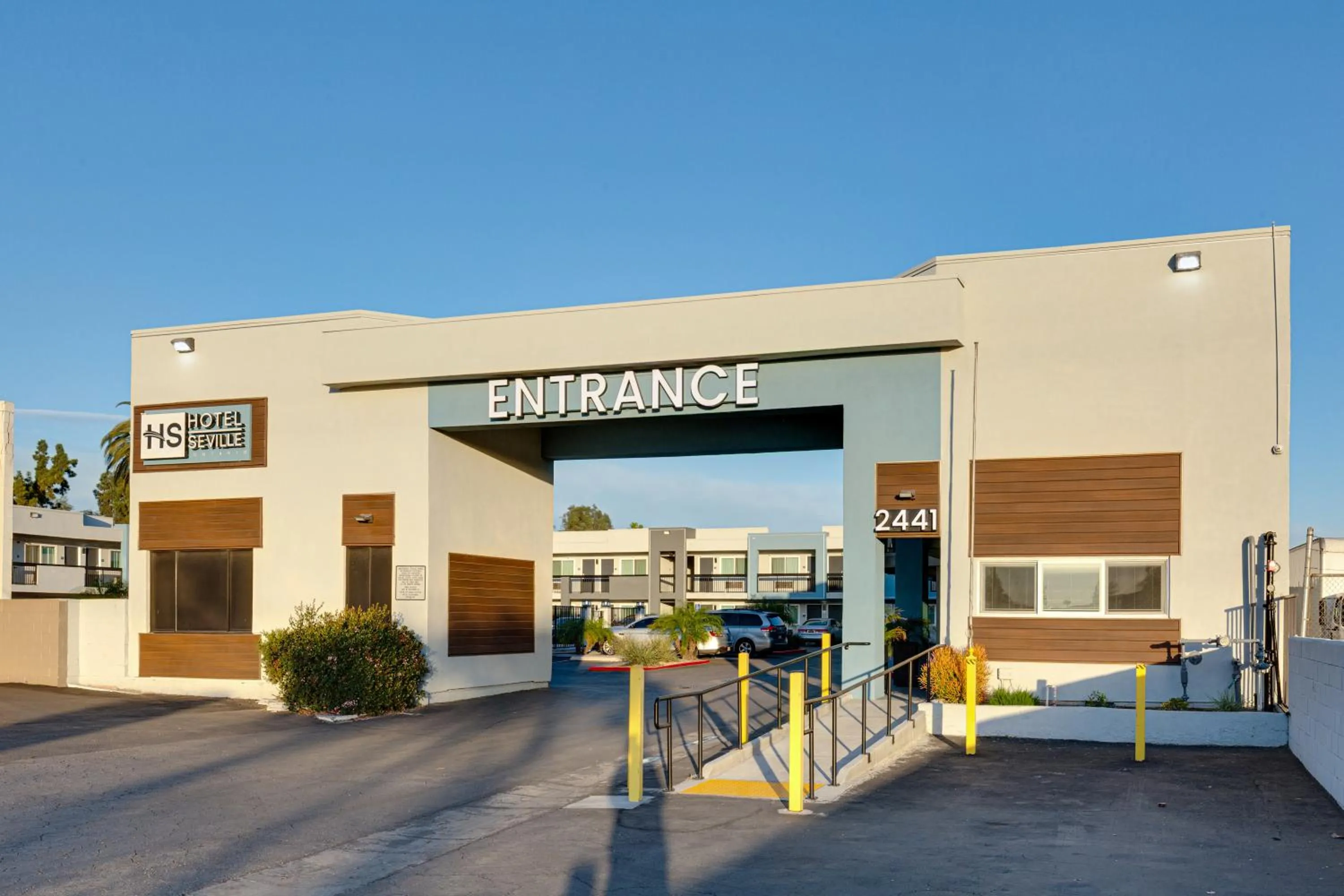 Property building in Hotel Seville - Ontario Airport/Chino