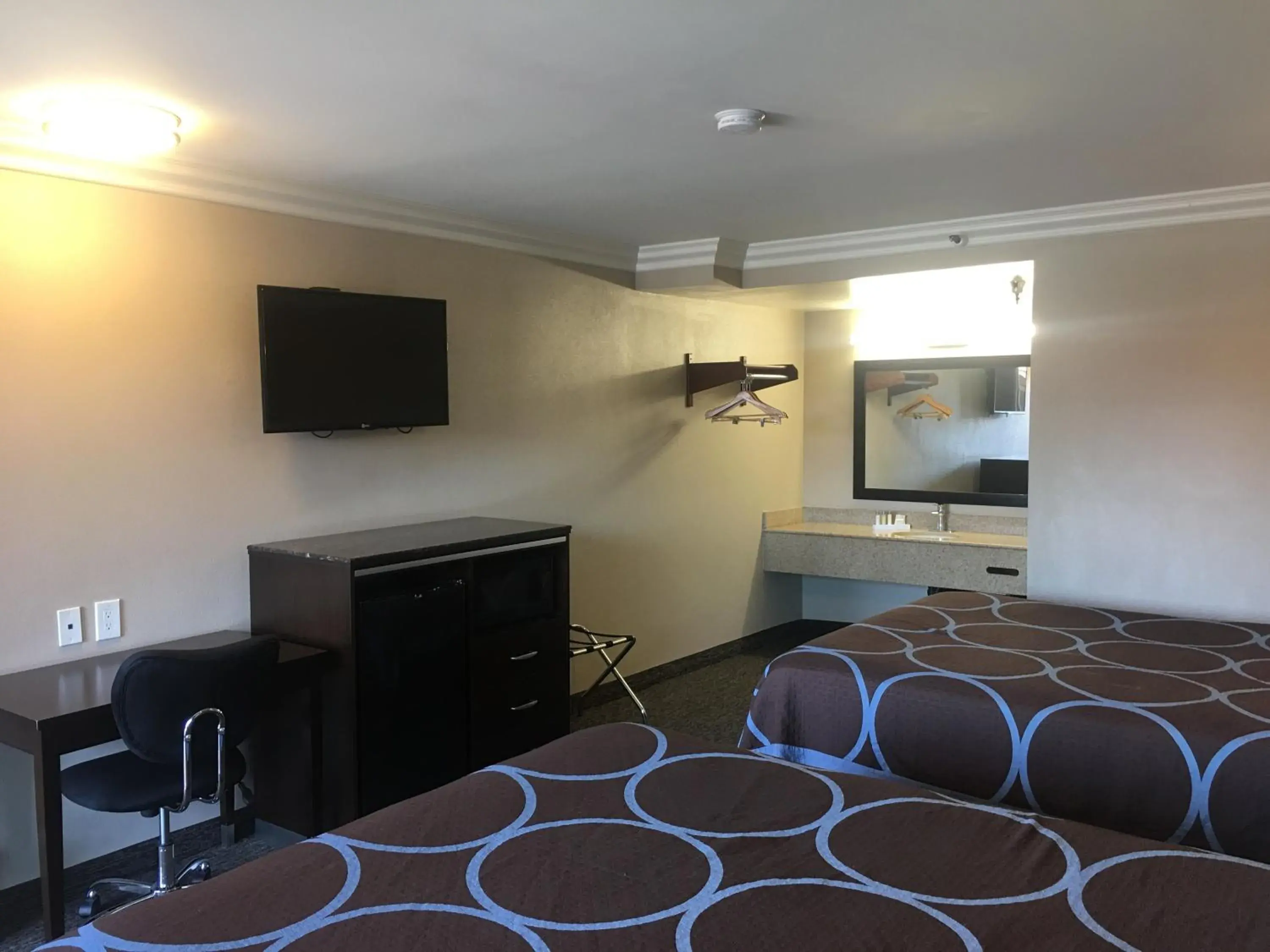 Bed in Hotel Seville - Ontario Airport/Chino Bed in Hotel Seville - Ontario Airport/Chino