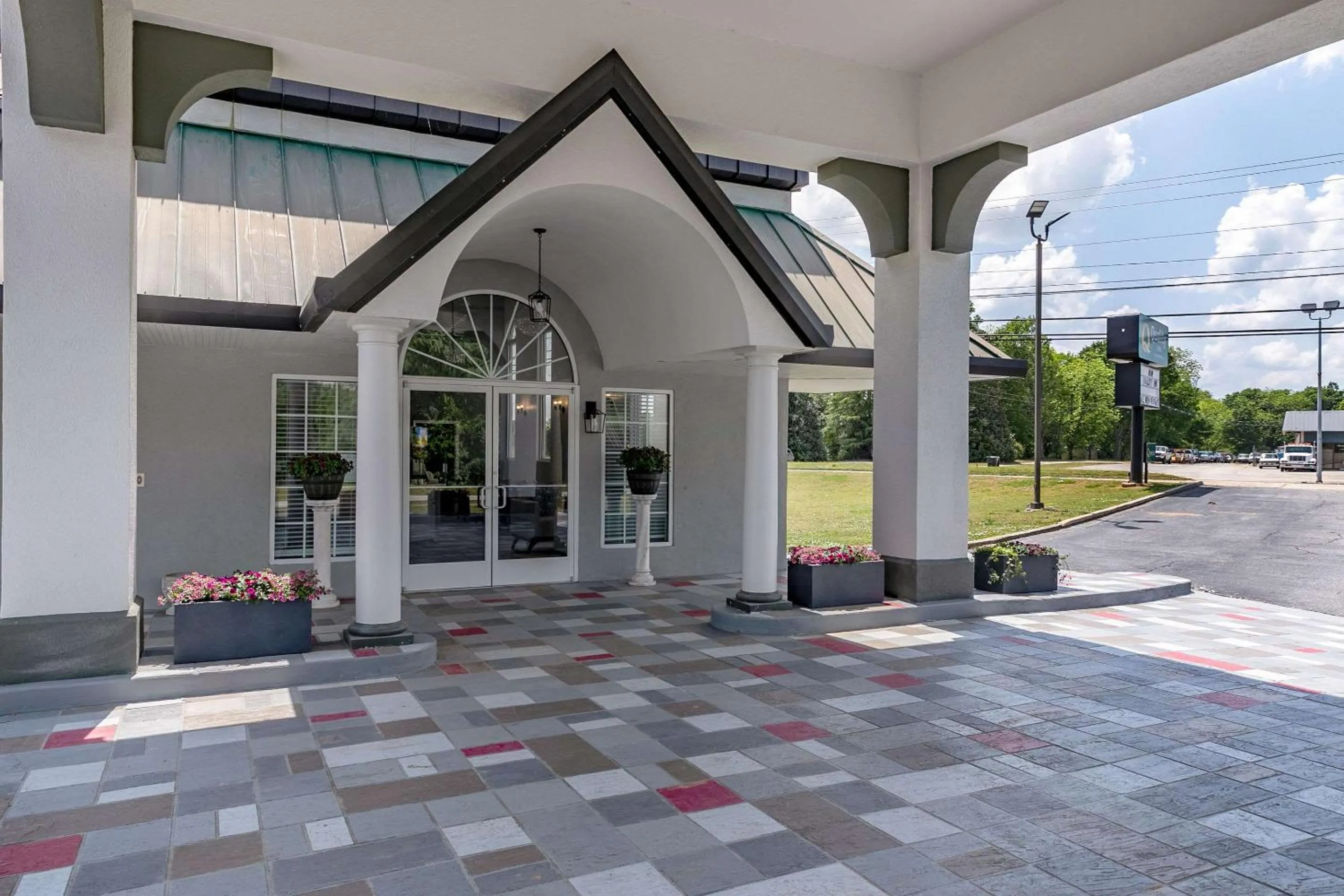 Property building in Quality Inn Elberton