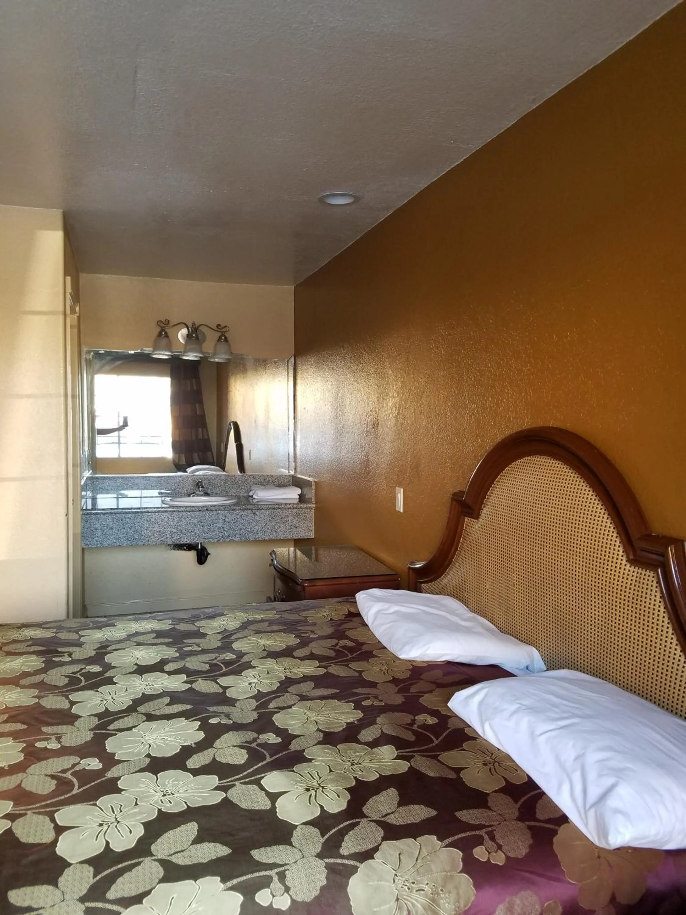Photo of the whole room in Central Inn Motel