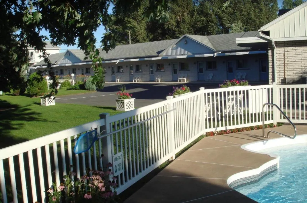 Property building in Motel Belle Riviere