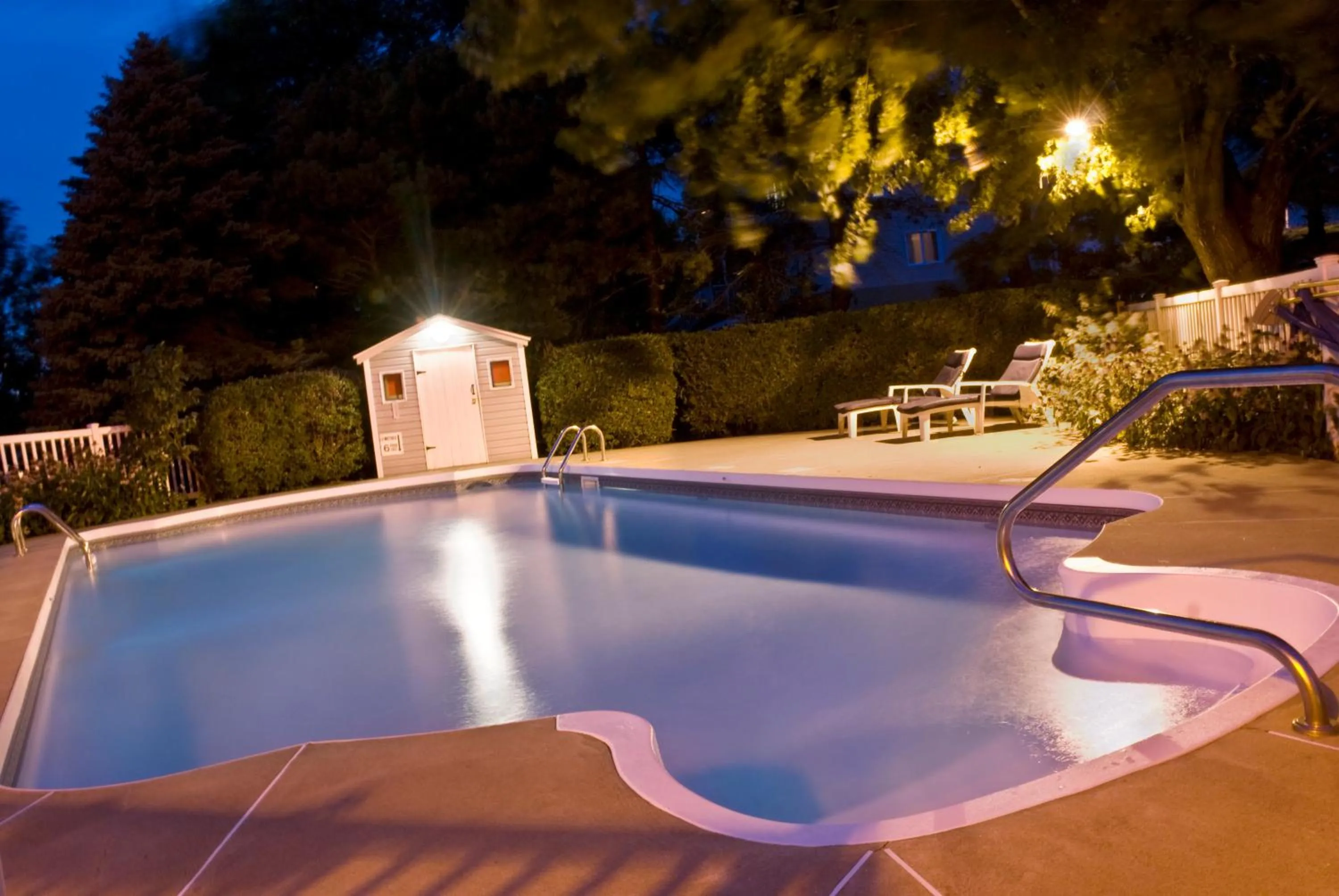 Swimming pool in Motel Belle Riviere