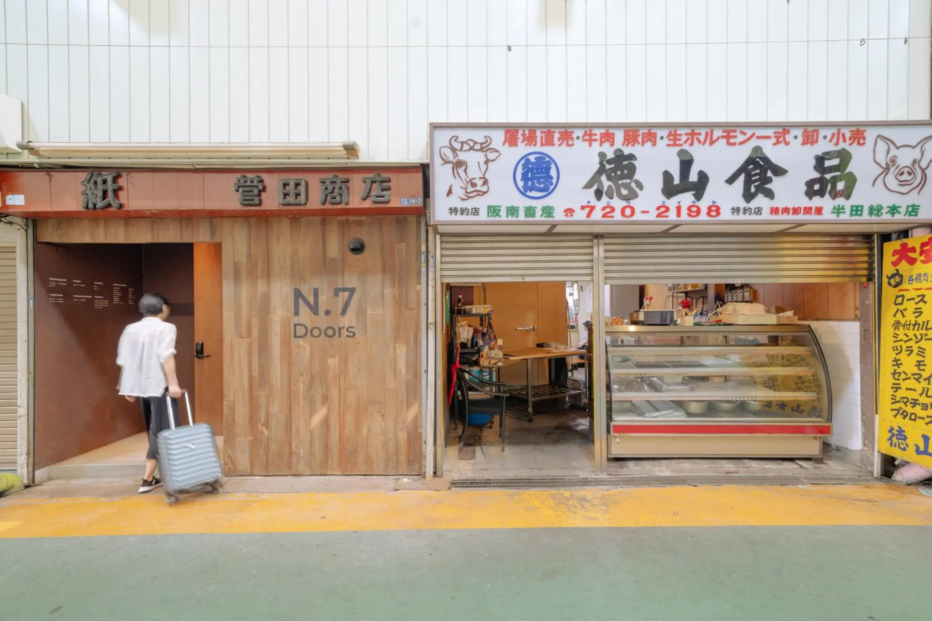 Property building in SEKAI HOTEL Deep Osaka Experience Property building in SEKAI HOTEL Deep Osaka Experience