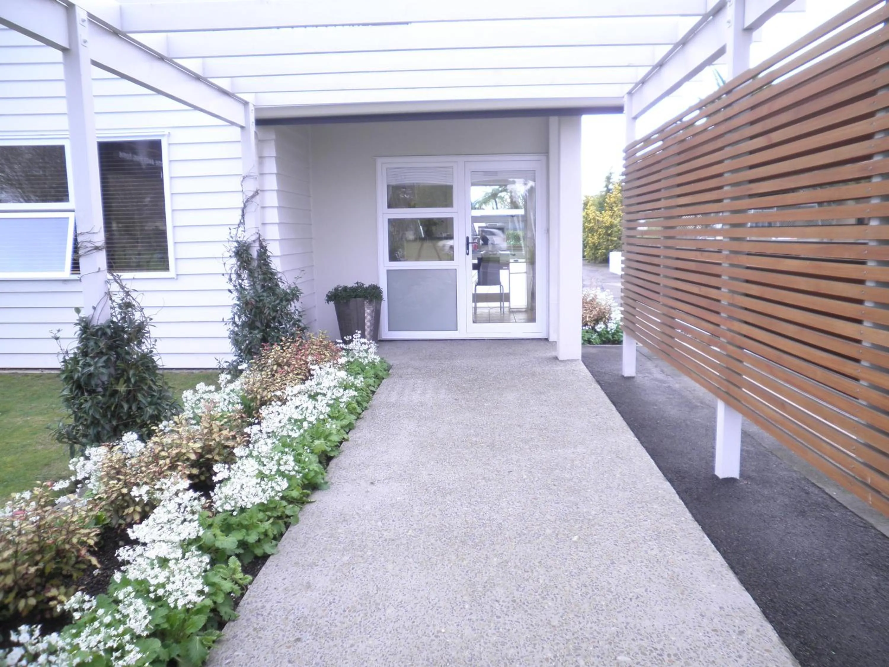 Facade/entrance in Broadway Motel & Miro Court Villas