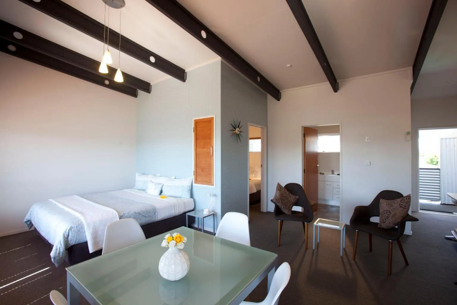 Photo of the whole room in Broadway Motel & Miro Court Villas