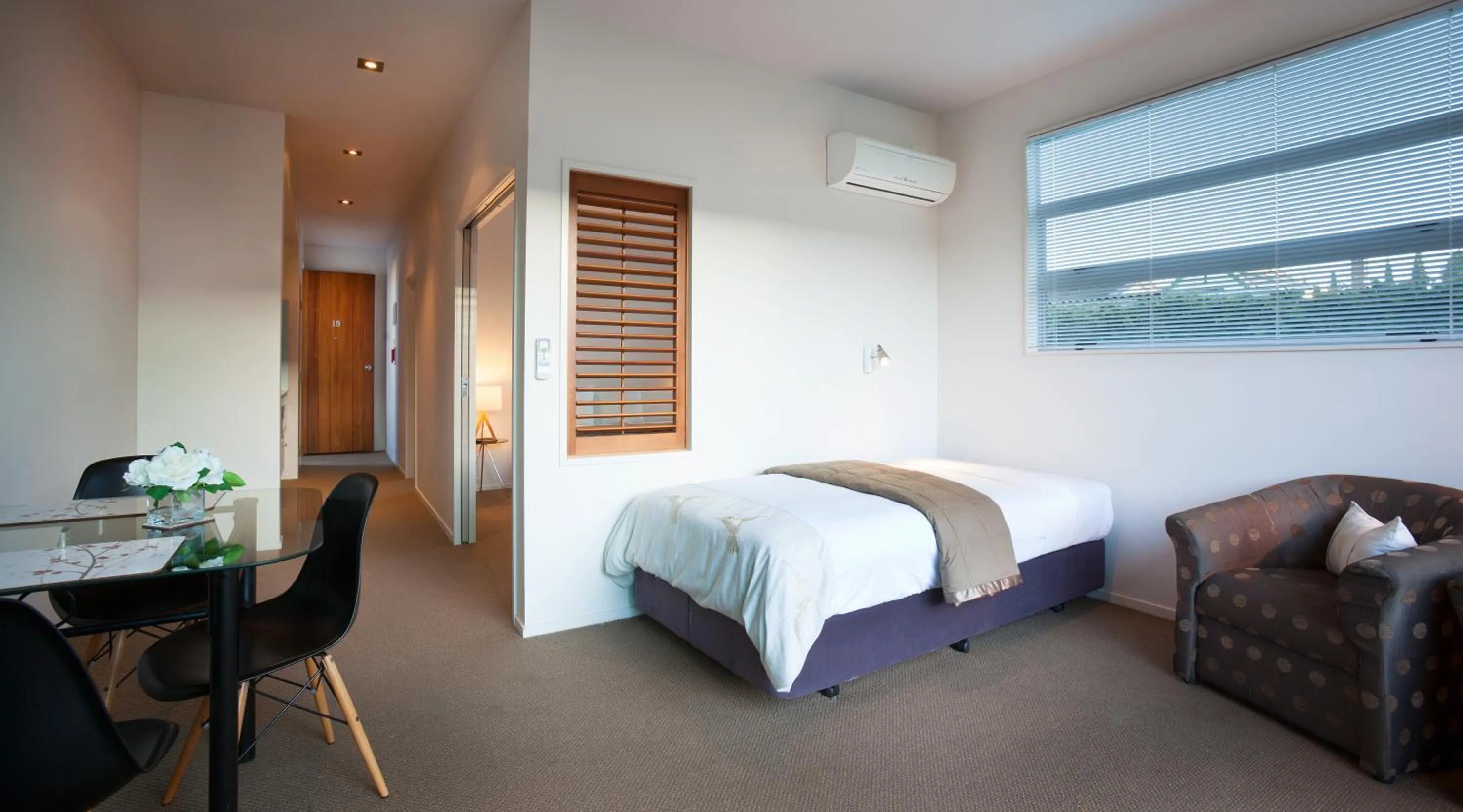 Photo of the whole room, Bed in Broadway Motel & Miro Court Villas