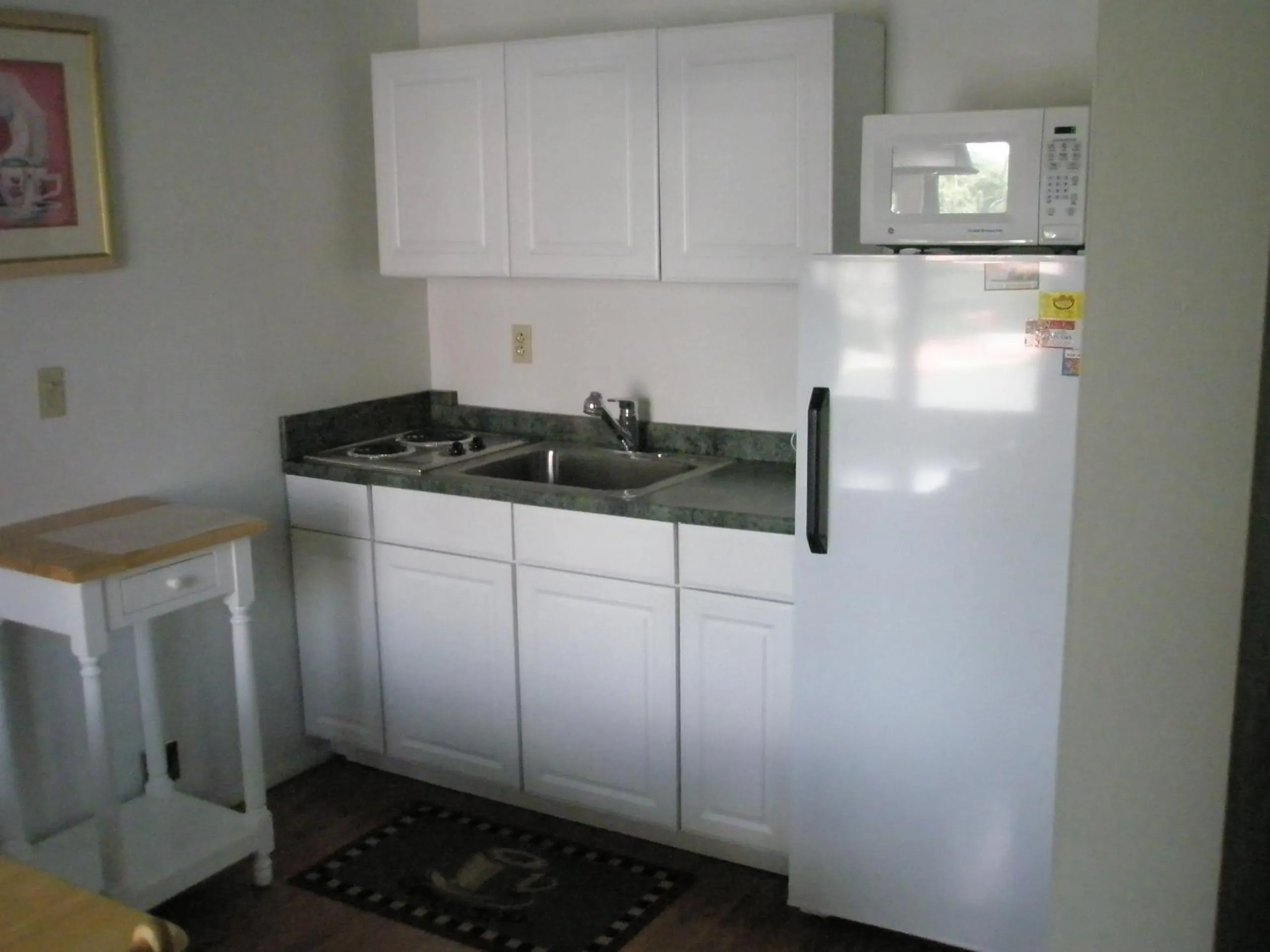 Kitchen or kitchenette in Mel Haven Motel