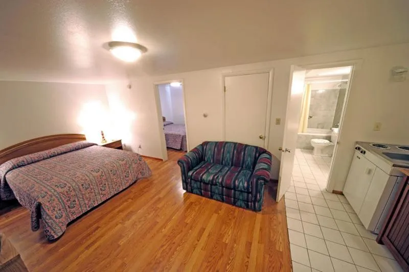 Photo of the whole room in Mel Haven Motel