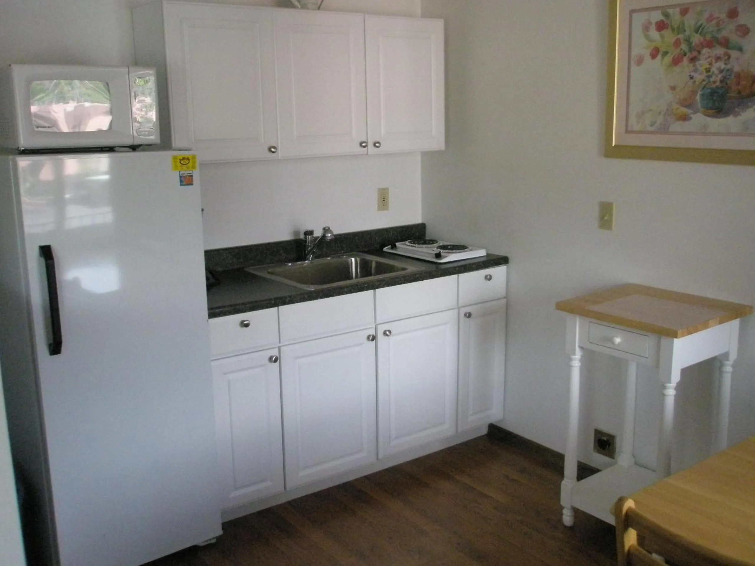 Kitchen or kitchenette in Mel Haven Motel