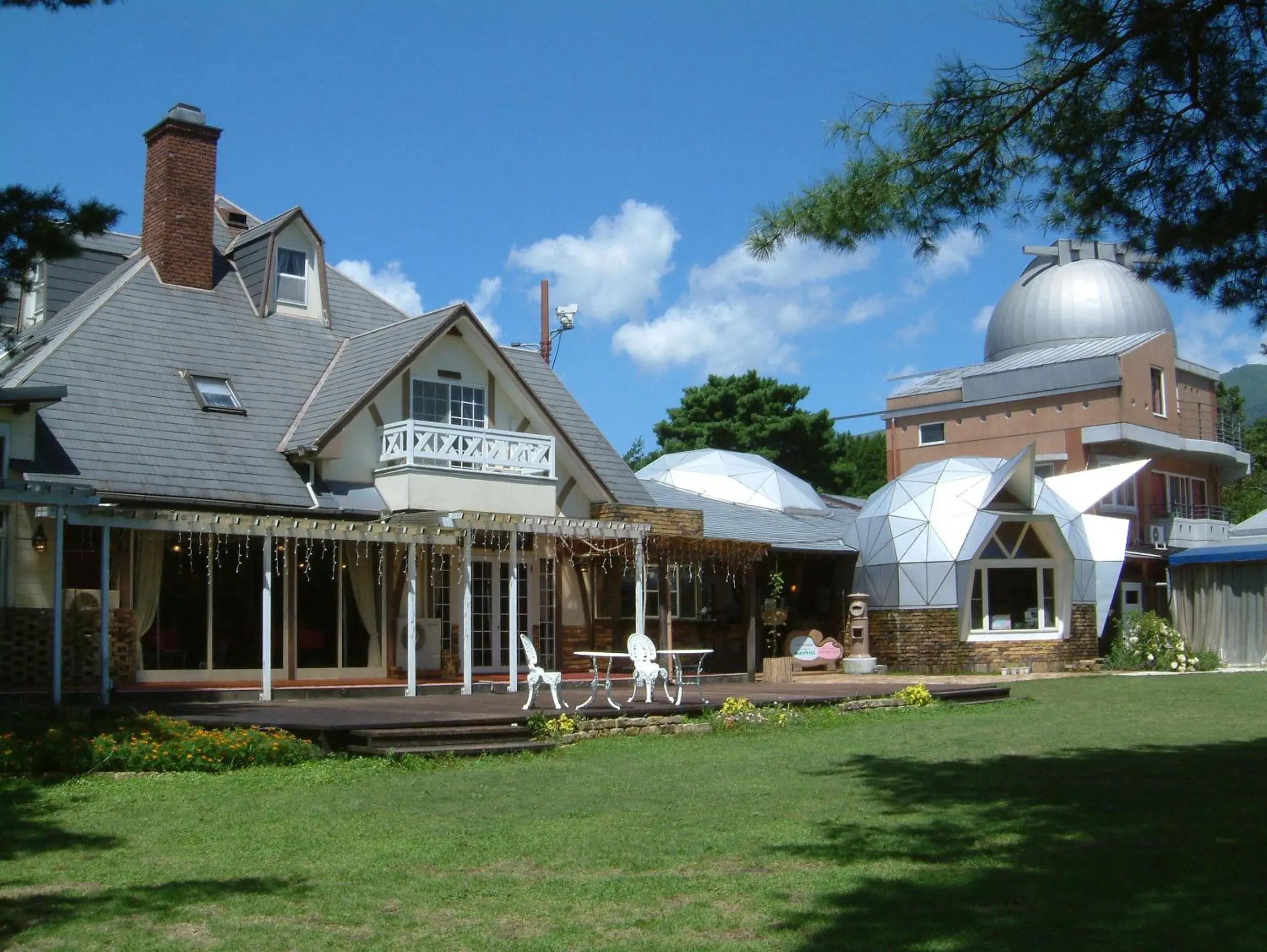 Facade/entrance in Minami Aso Luna Observatory Auberge Mori no Atelier Facade/entrance in Minami Aso Luna Observatory Auberge Mori no Atelier