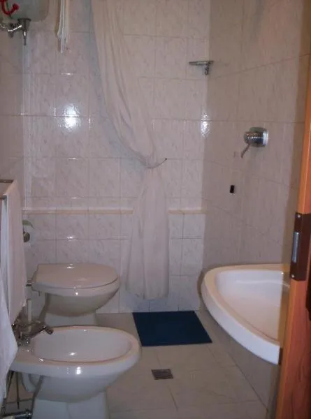 Shower in " Il Bersagliere " Dependance Hotel la Pace