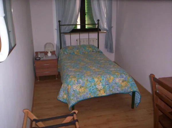 Bed in " Il Bersagliere " Dependance Hotel la Pace