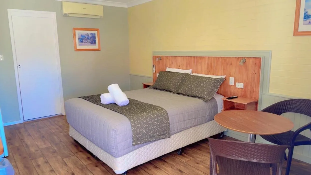 Bed in Winchester Motel