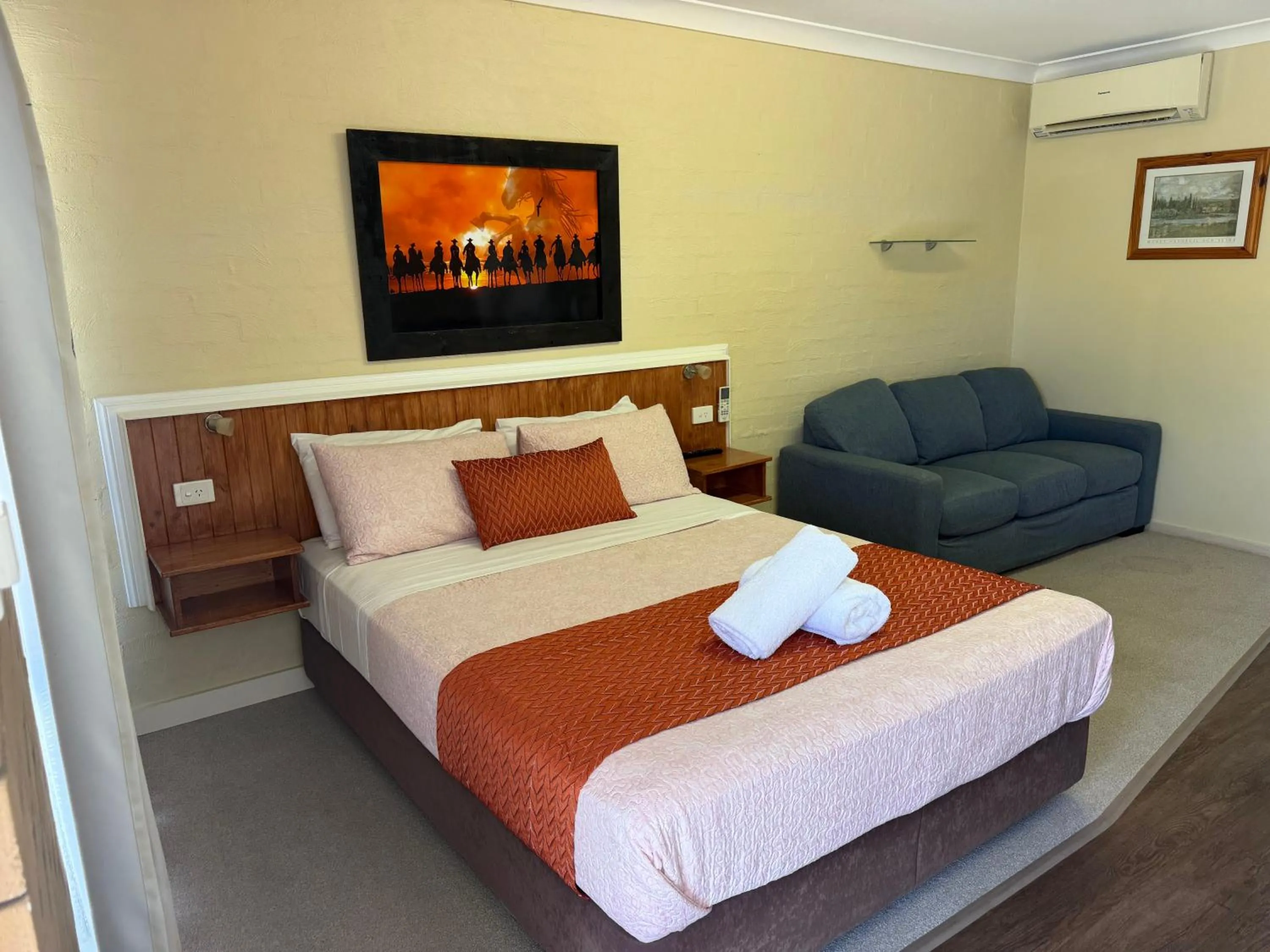 Bed in Winchester Motel