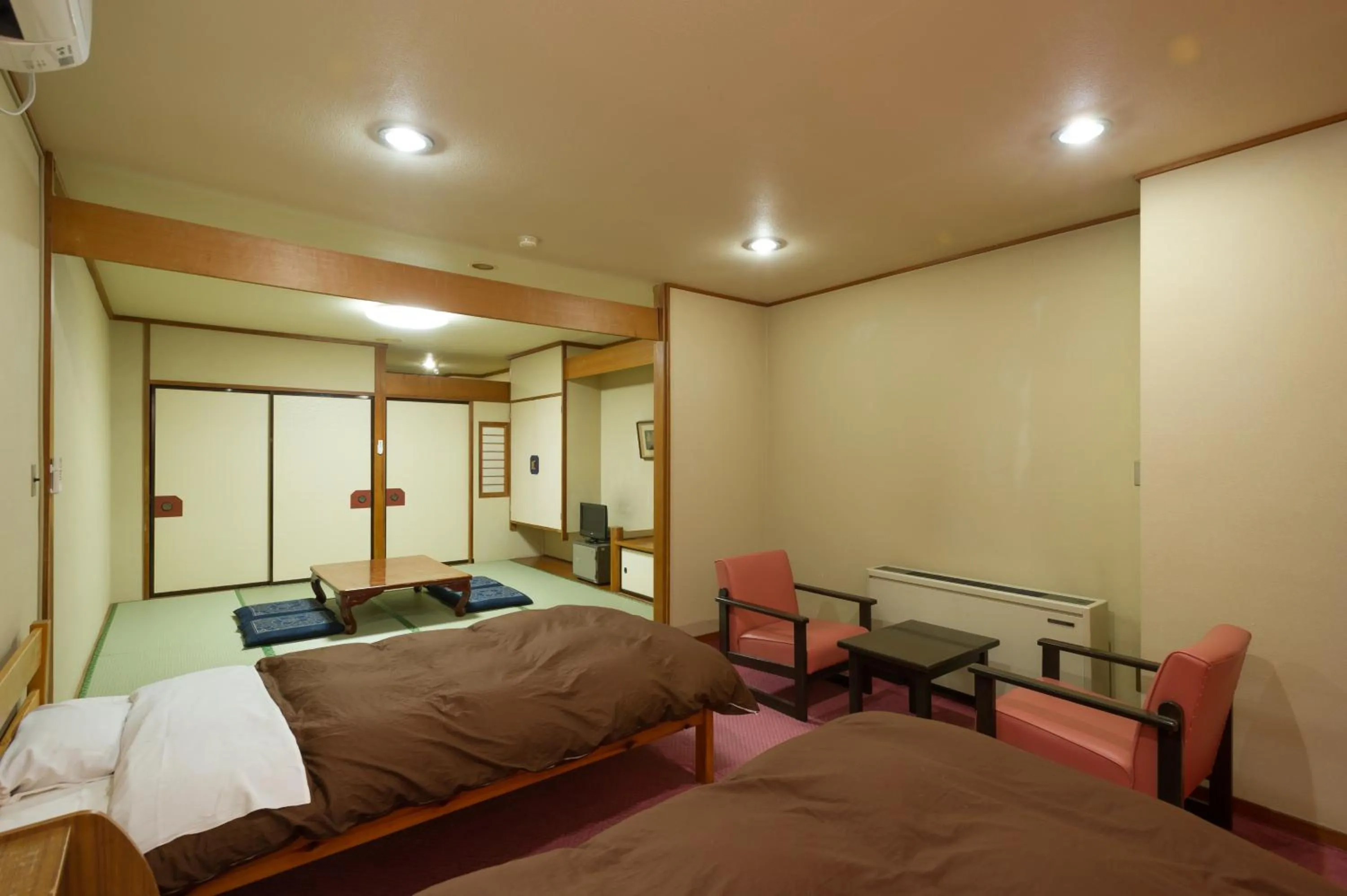 Photo of the whole room, Bed in kinugawaonsen Fukumatsu