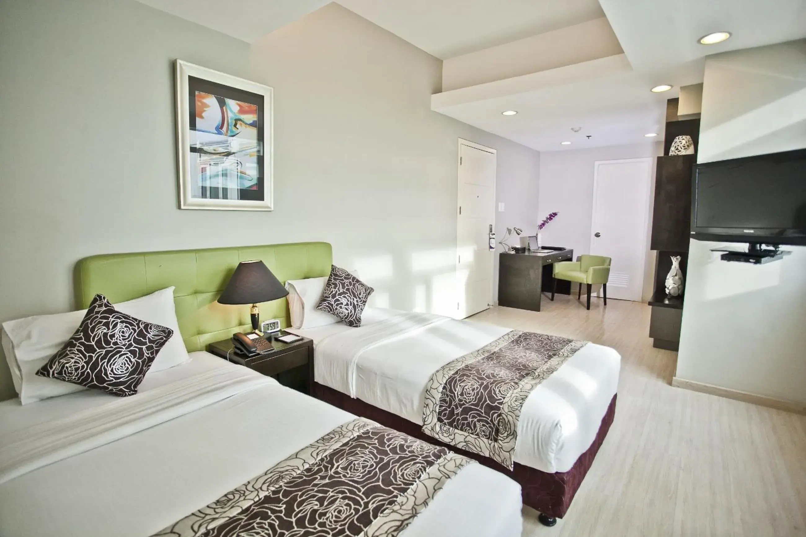 Deluxe Classic Twin in The Exchange Regency Residence Hotel Managed by HII Deluxe Classic Twin in The Exchange Regency Residence Hotel Managed by HII