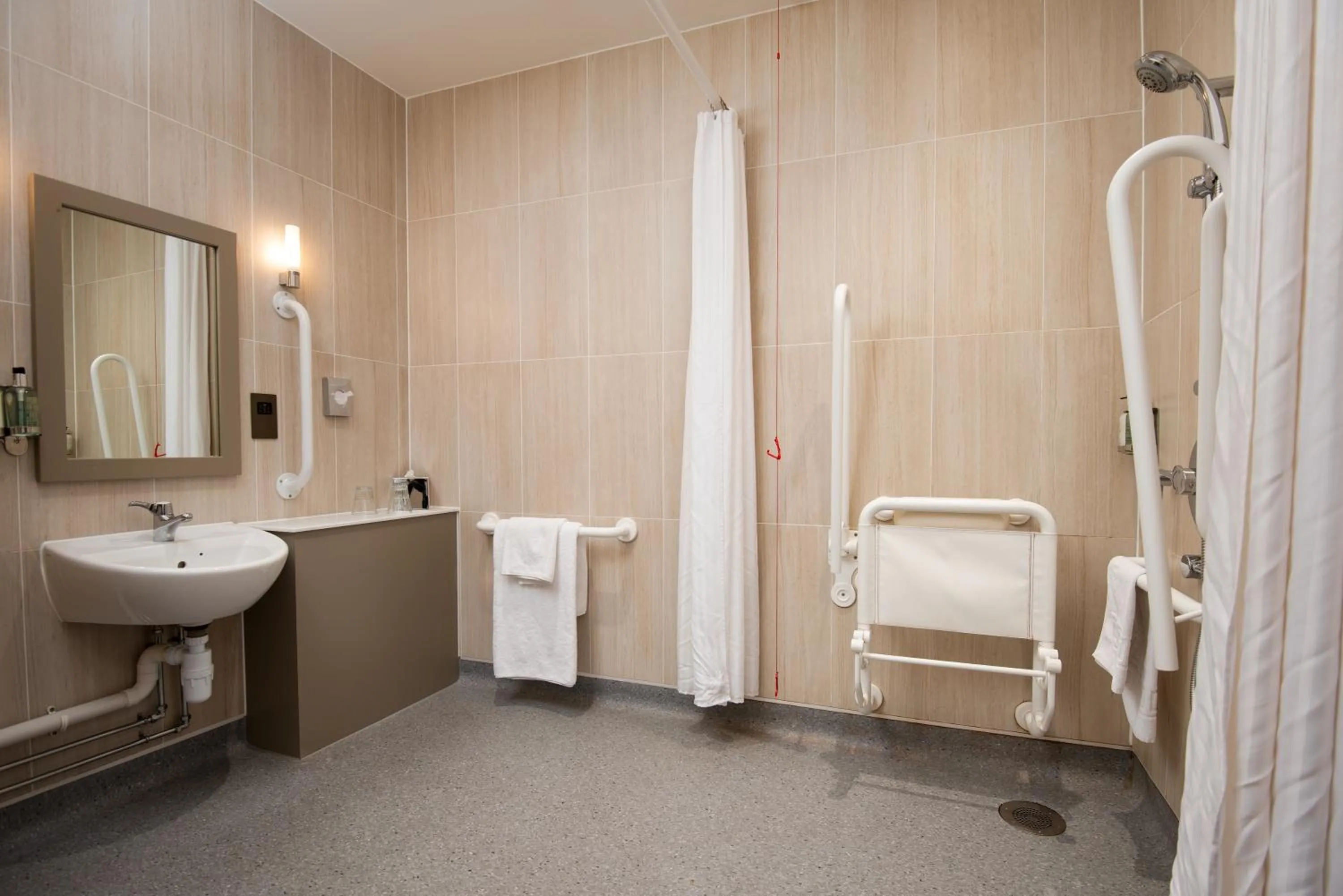 Shower in The Commissioners Quay Inn - The Inn Collection Group