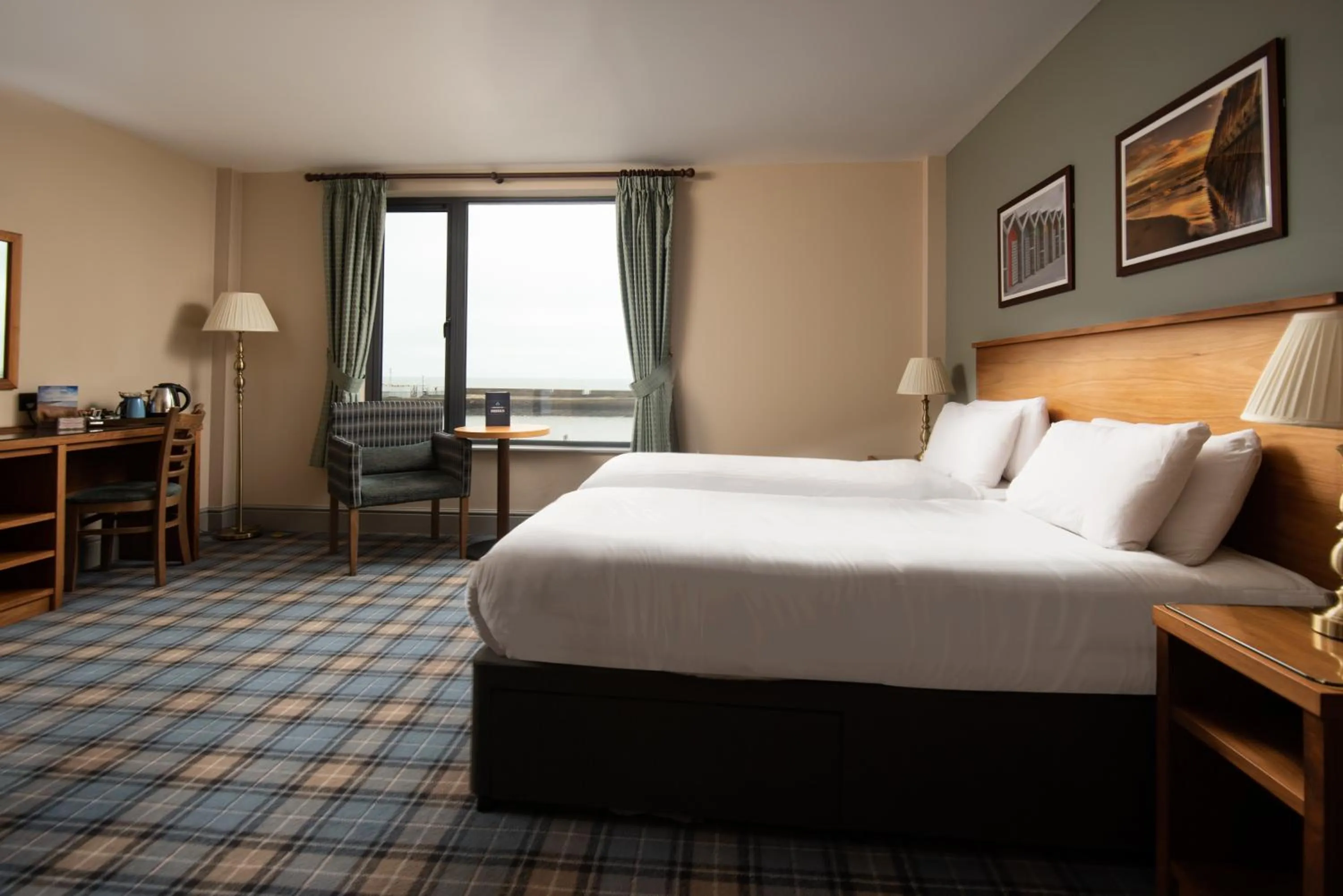 Bed in The Commissioners Quay Inn - The Inn Collection Group