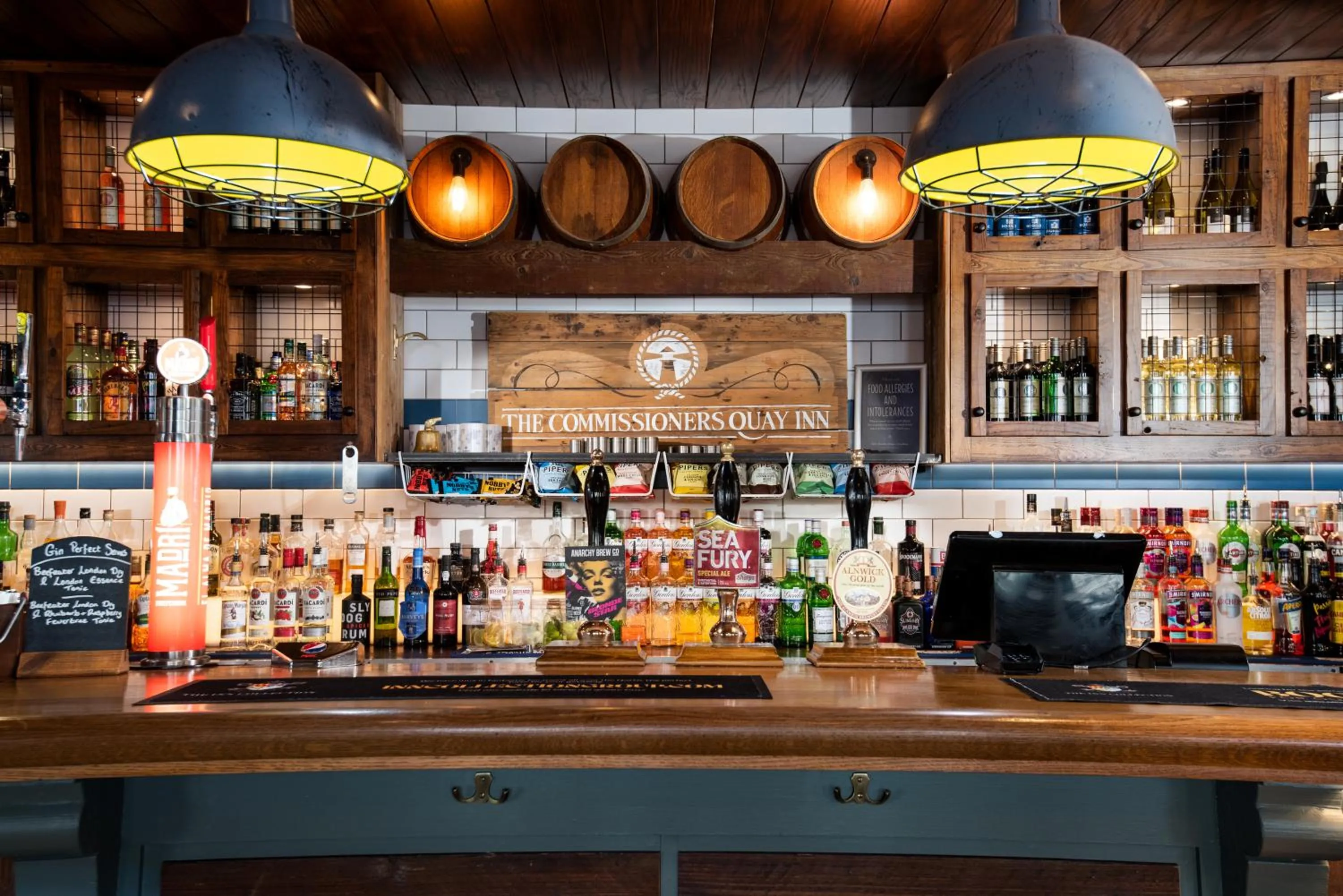 Lounge or bar in The Commissioners Quay Inn - The Inn Collection Group