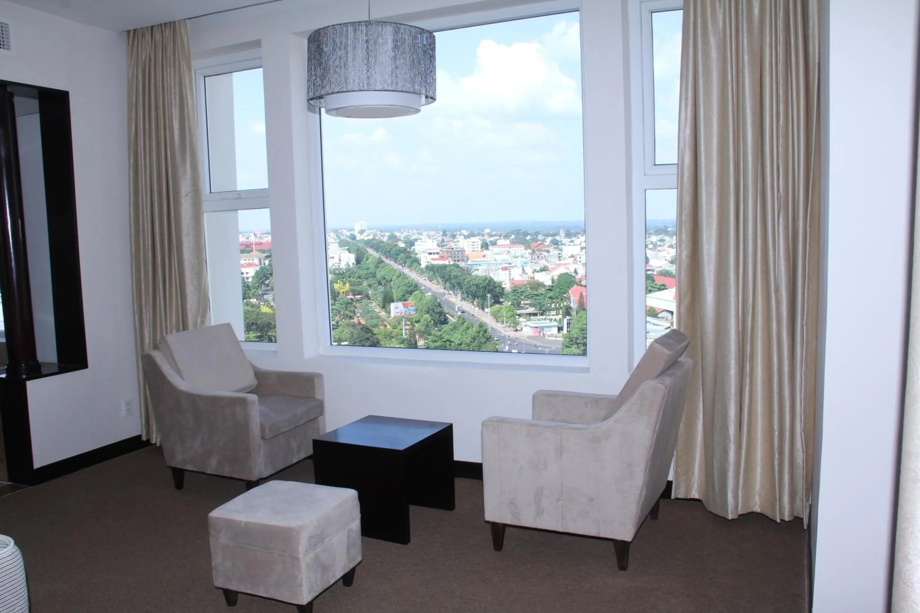 Day in Sai Gon Ban Me Hotel