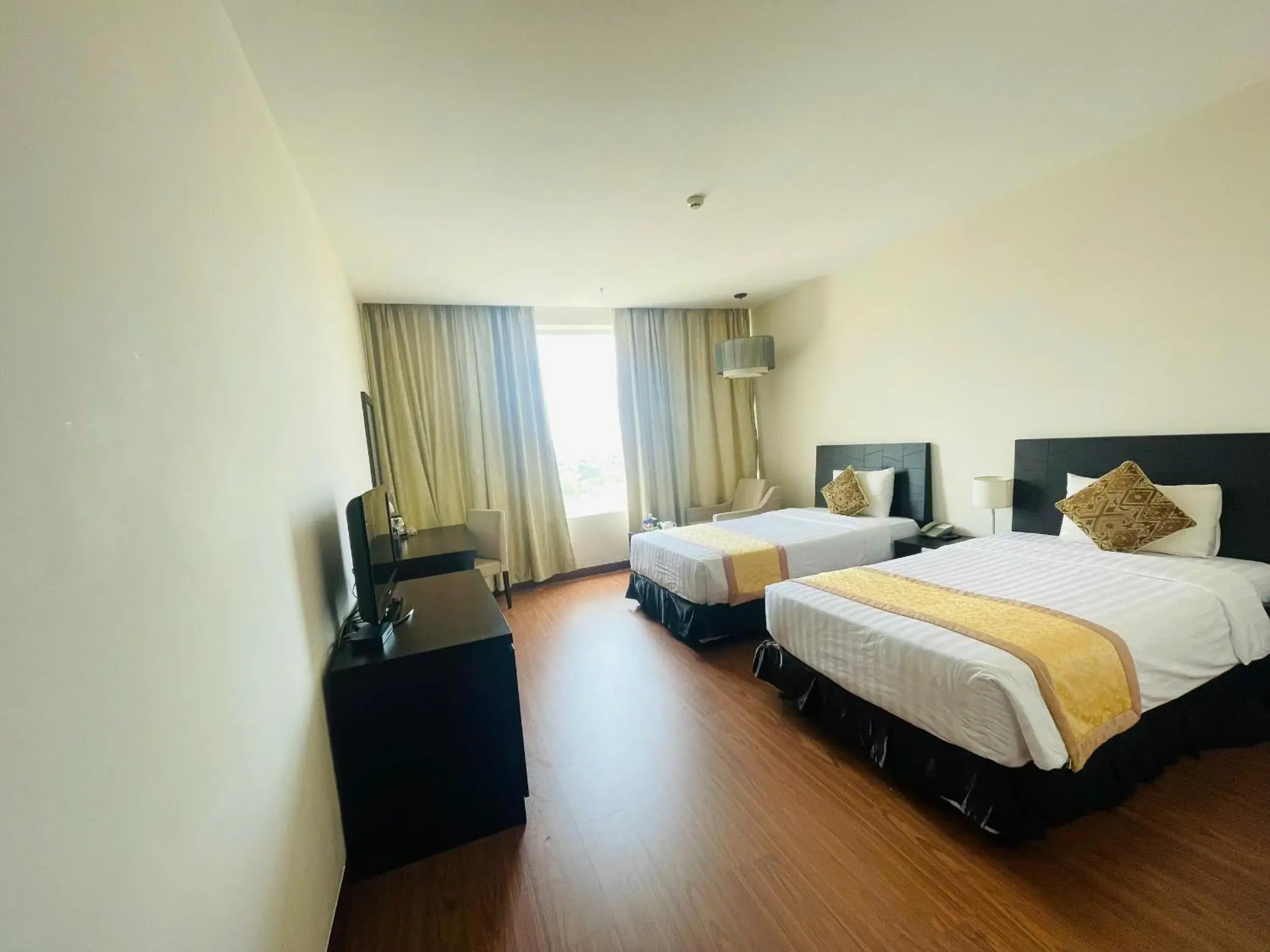 Photo of the whole room, Bed in Sai Gon Ban Me Hotel Photo of the whole room, Bed in Sai Gon Ban Me Hotel