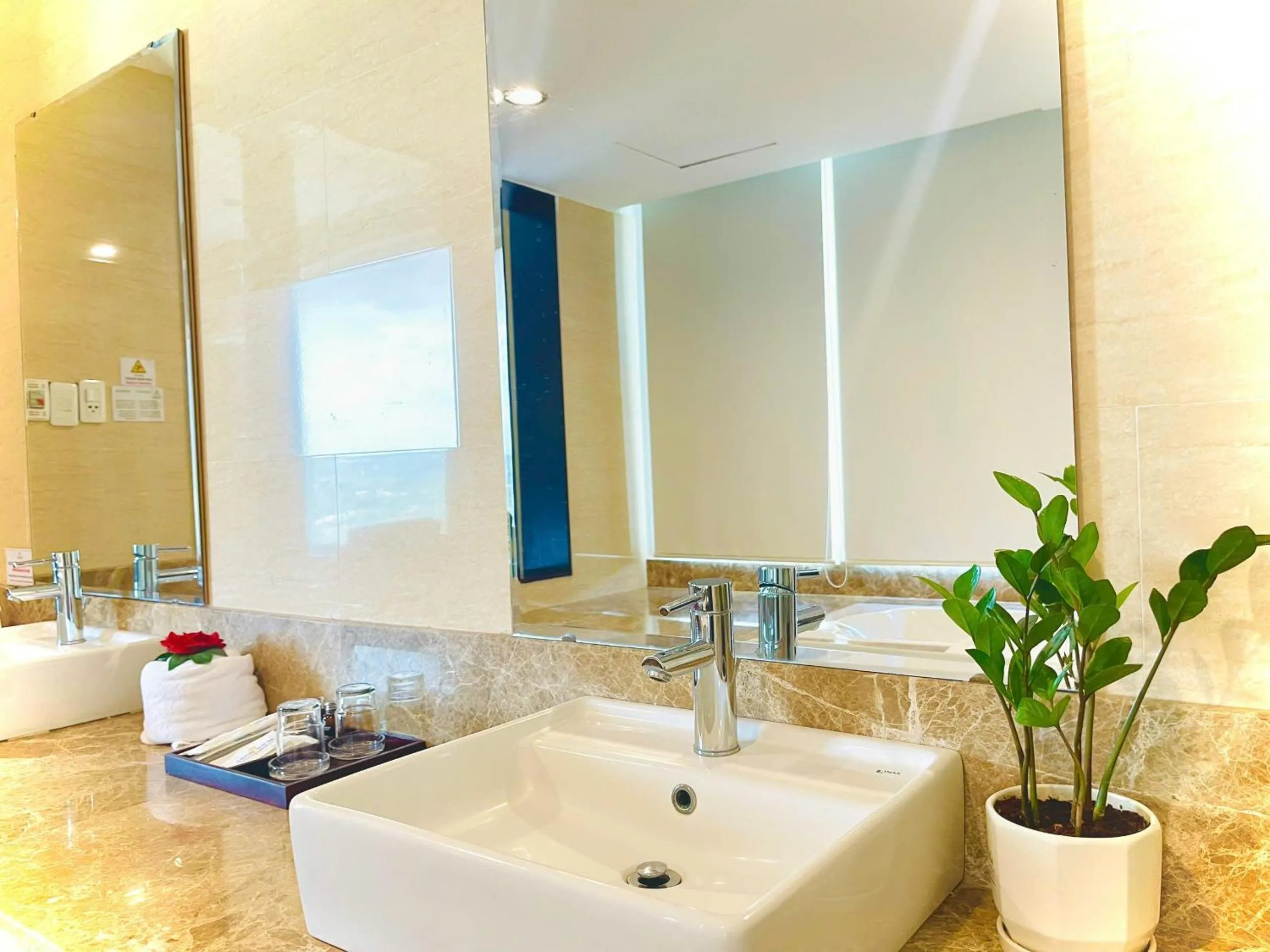 Shower in Sai Gon Ban Me Hotel