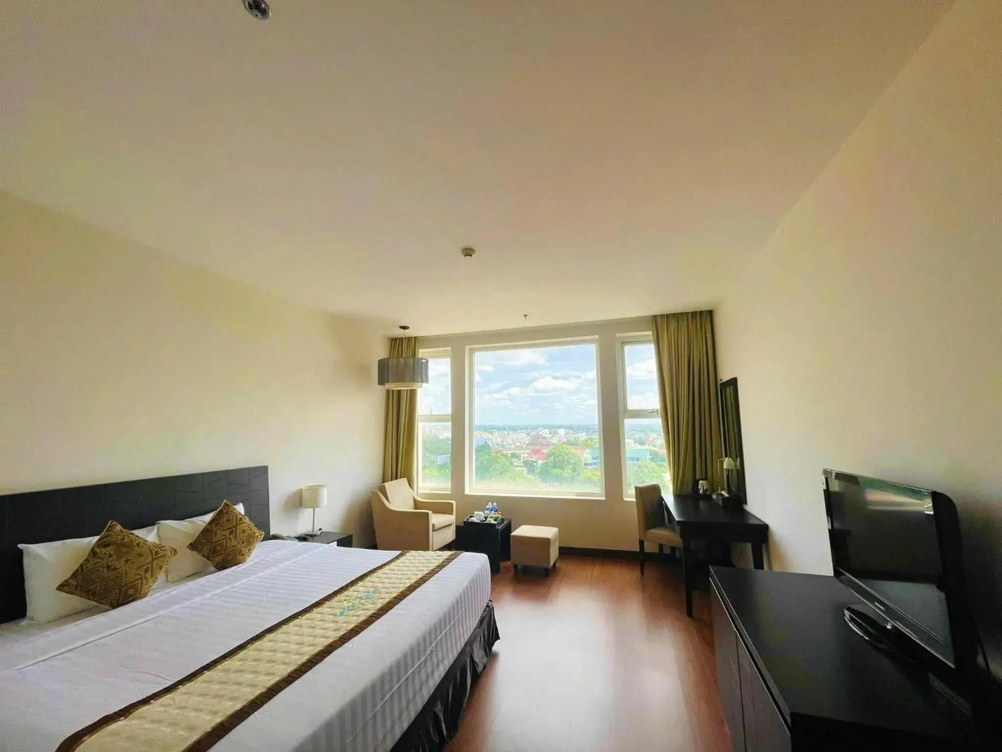 View (from property/room), Bed in Sai Gon Ban Me Hotel View (from property/room), Bed in Sai Gon Ban Me Hotel