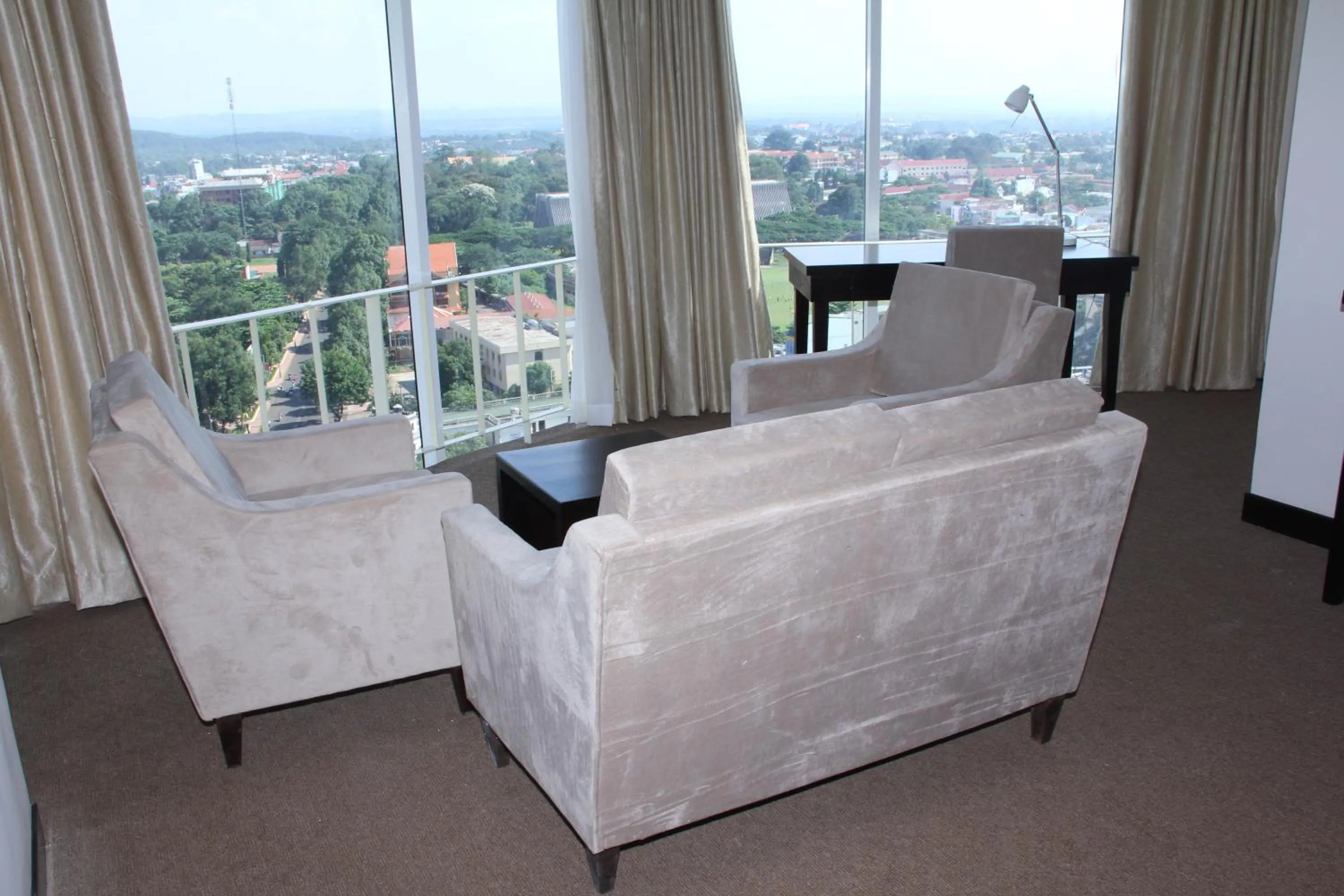 Day in Sai Gon Ban Me Hotel