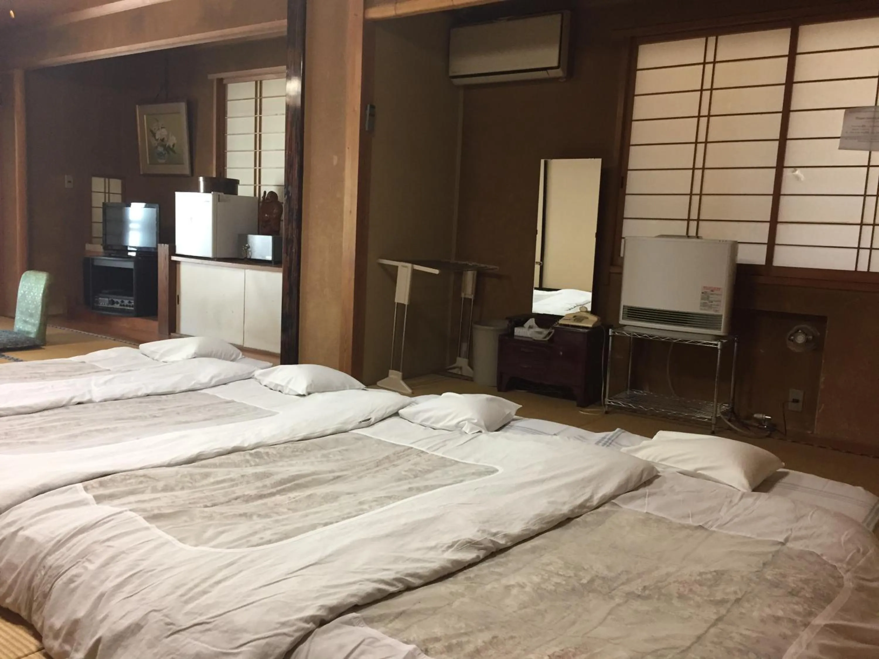 Photo of the whole room, Bed in Daymaruya Ryokan