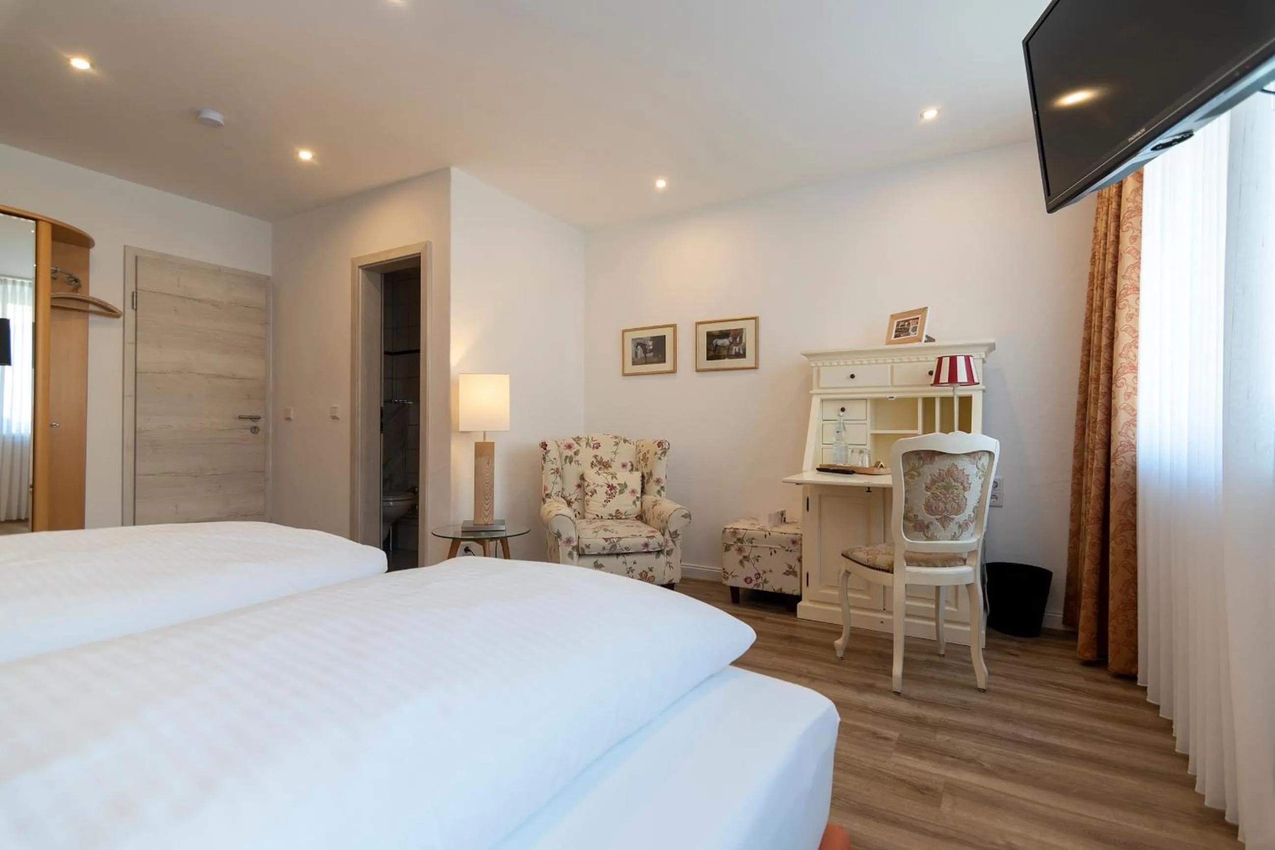 Photo of the whole room, Bed in Hotel-Restaurant Schettel