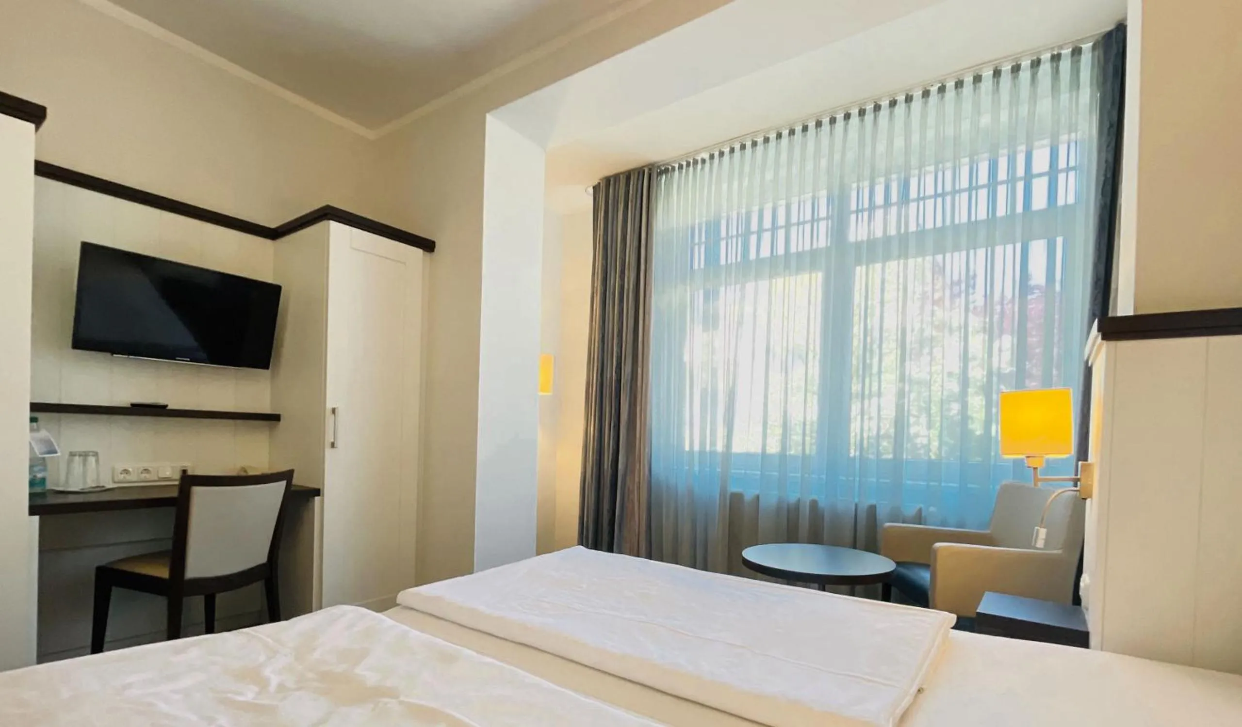 Photo of the whole room, Bed in Strandhotel Graal-Müritz