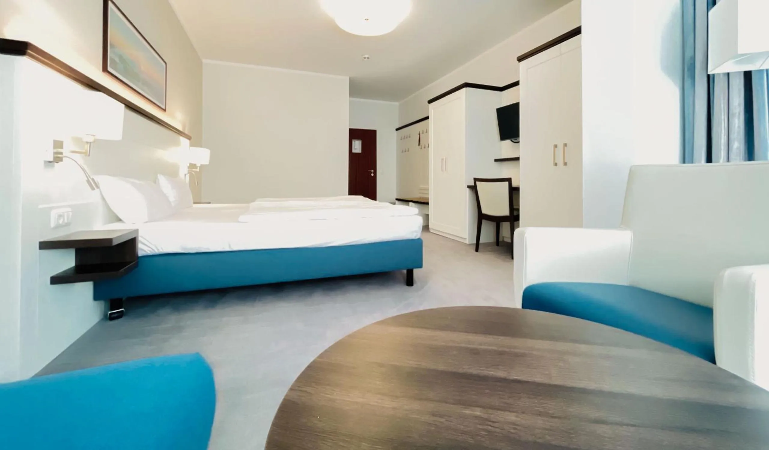 Photo of the whole room, Bed in Strandhotel Graal-Müritz
