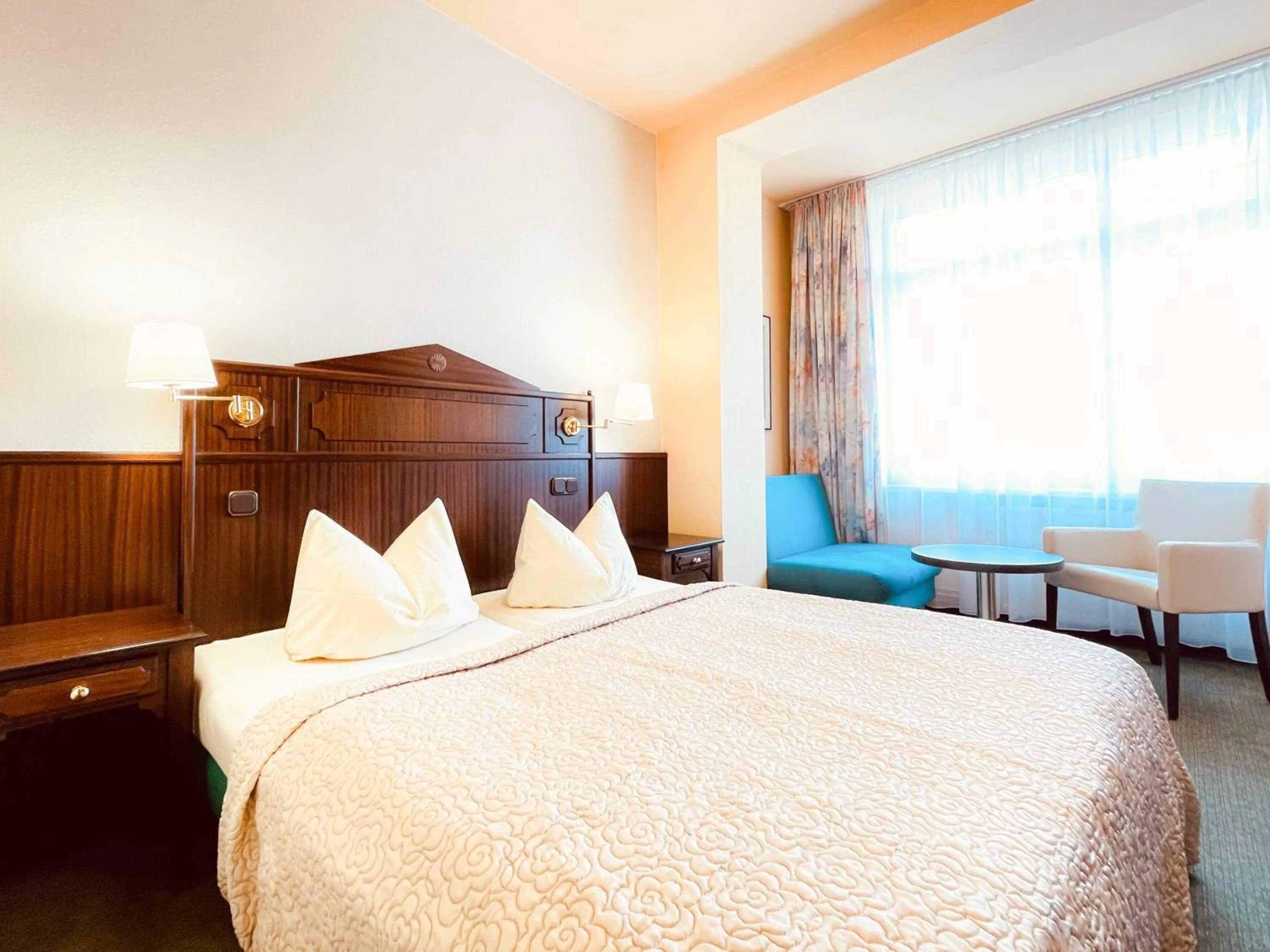 Photo of the whole room, Bed in Strandhotel Graal-Müritz