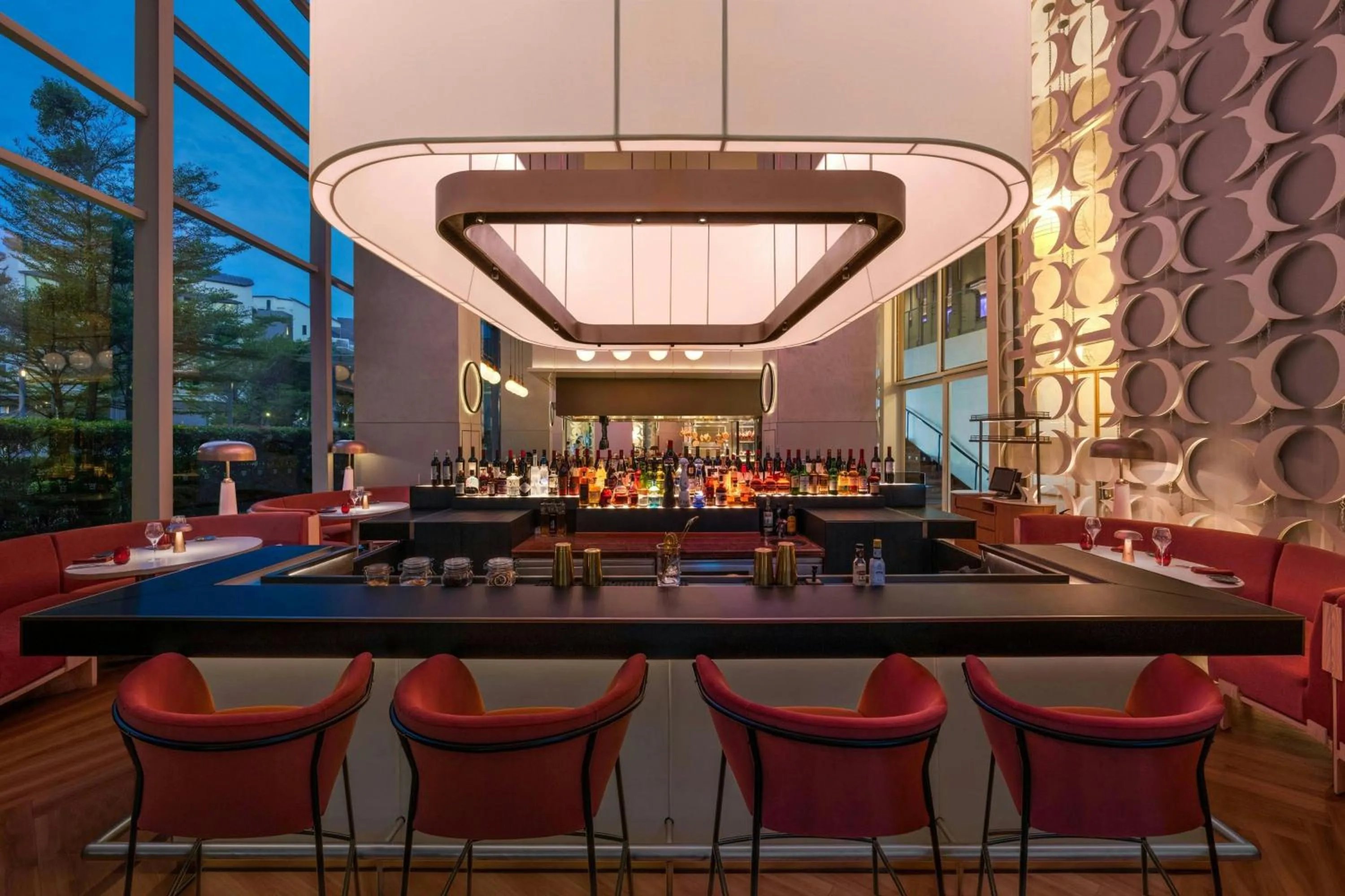 Lounge or bar in W Singapore - Sentosa Cove, Newly Renovated