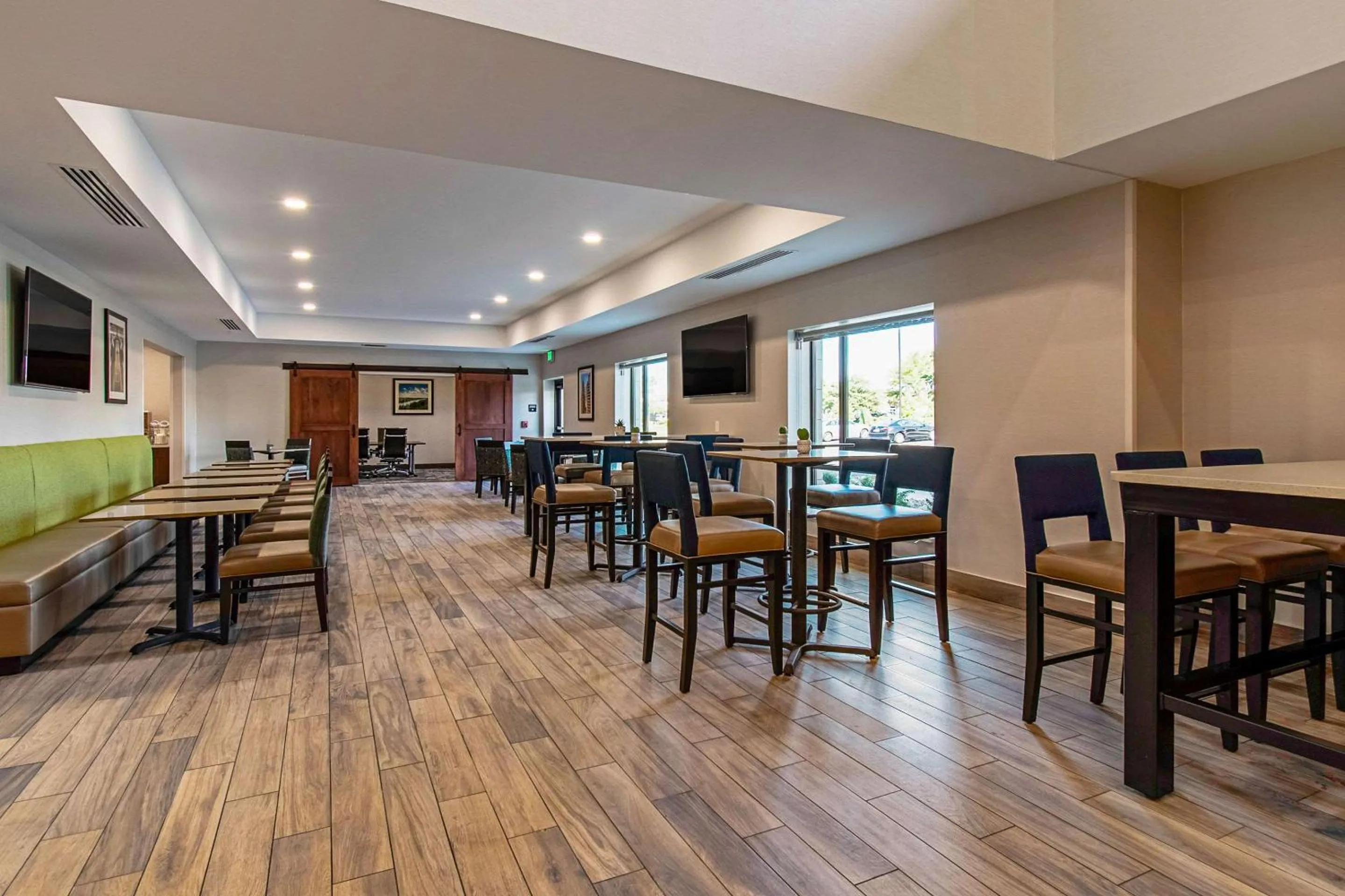 Restaurant/places to eat in Comfort Suites Grove City - Columbus South