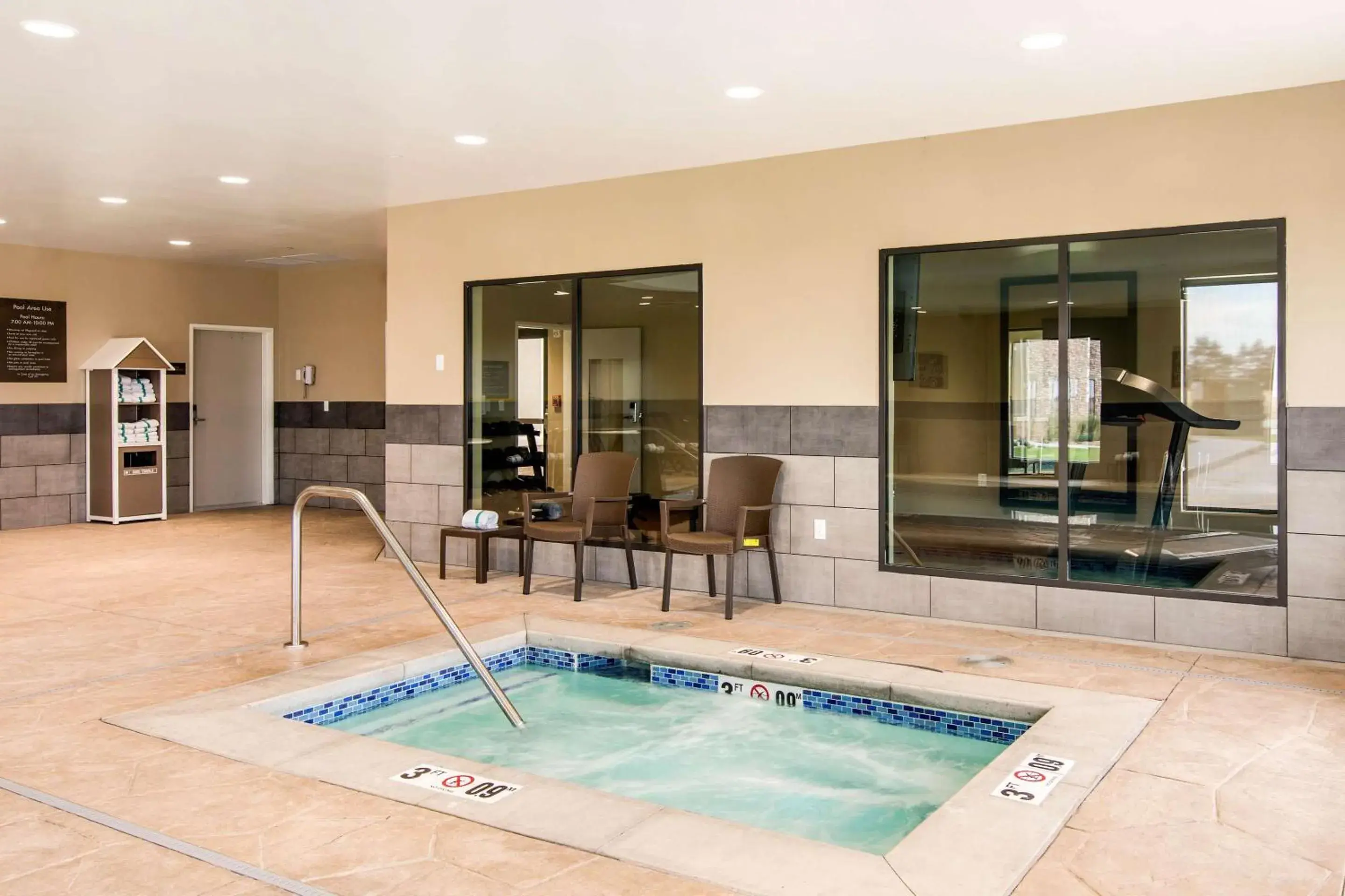 Swimming pool in Comfort Suites Liberal North Swimming pool in Comfort Suites Liberal North