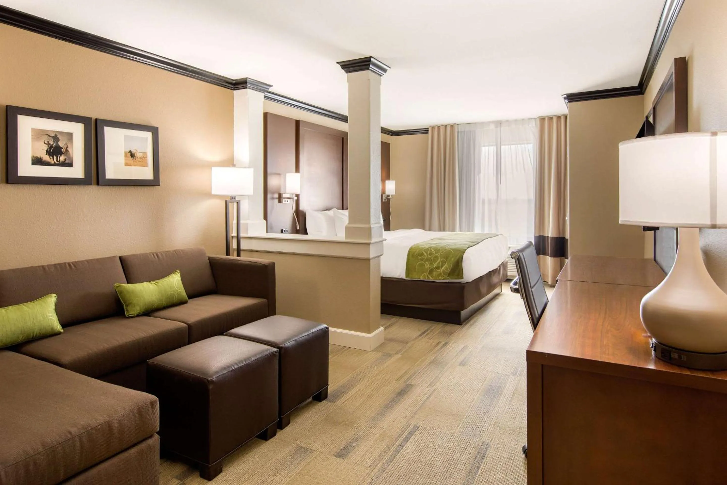 Bedroom, Bed in Comfort Suites Liberal North